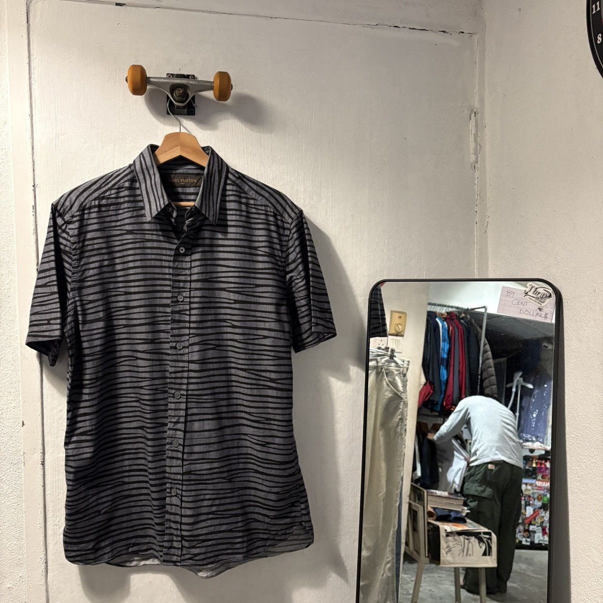 Louis Vuitton Louis Vuitton 2016 Stripe Button Ups Size US M / EU 48-50 / 2 - 1 Thumbnail