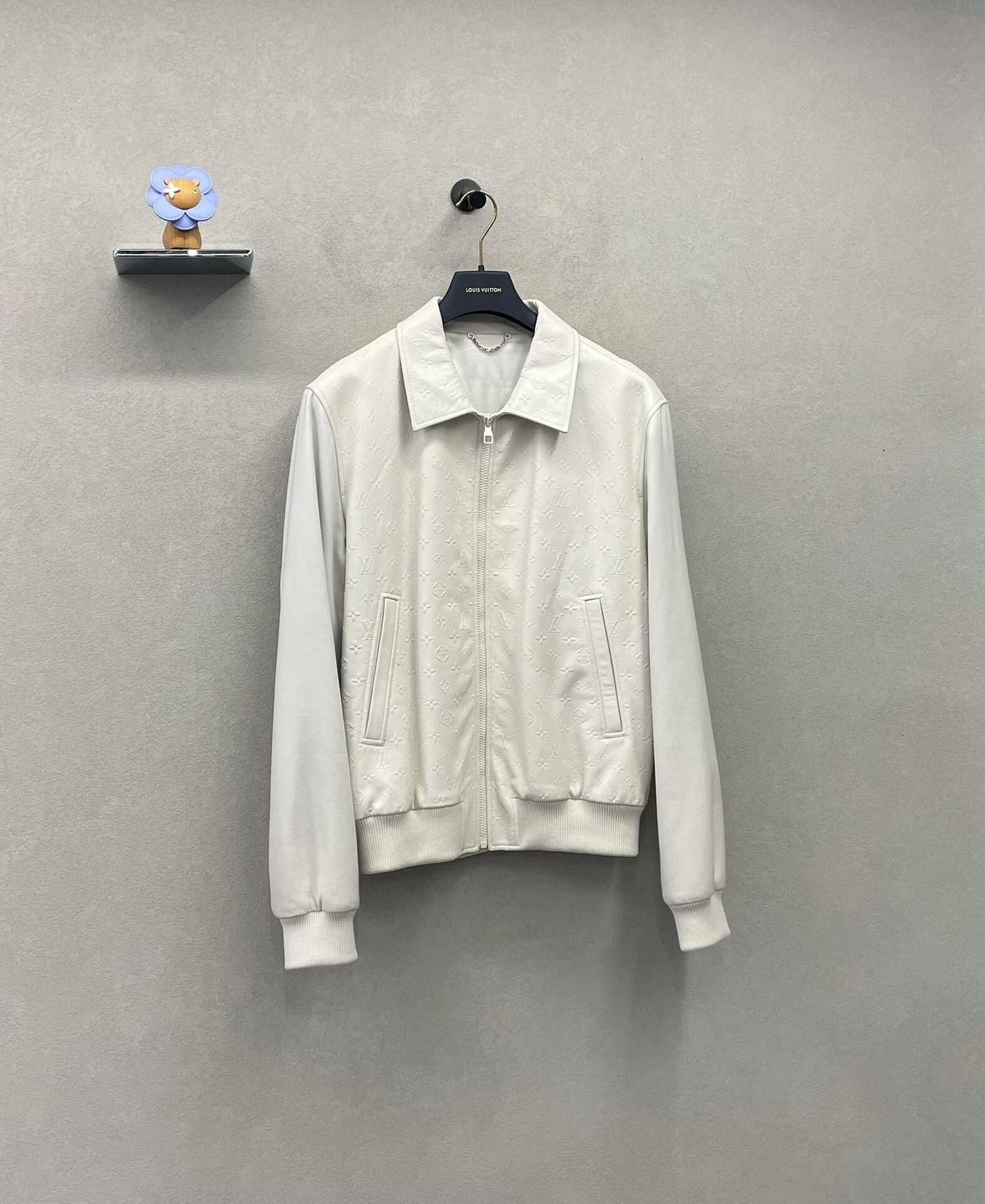 Louis Vuitton white logo lambskin leather jacket for men Size US L / EU 52-54 / 3 - 3 Thumbnail