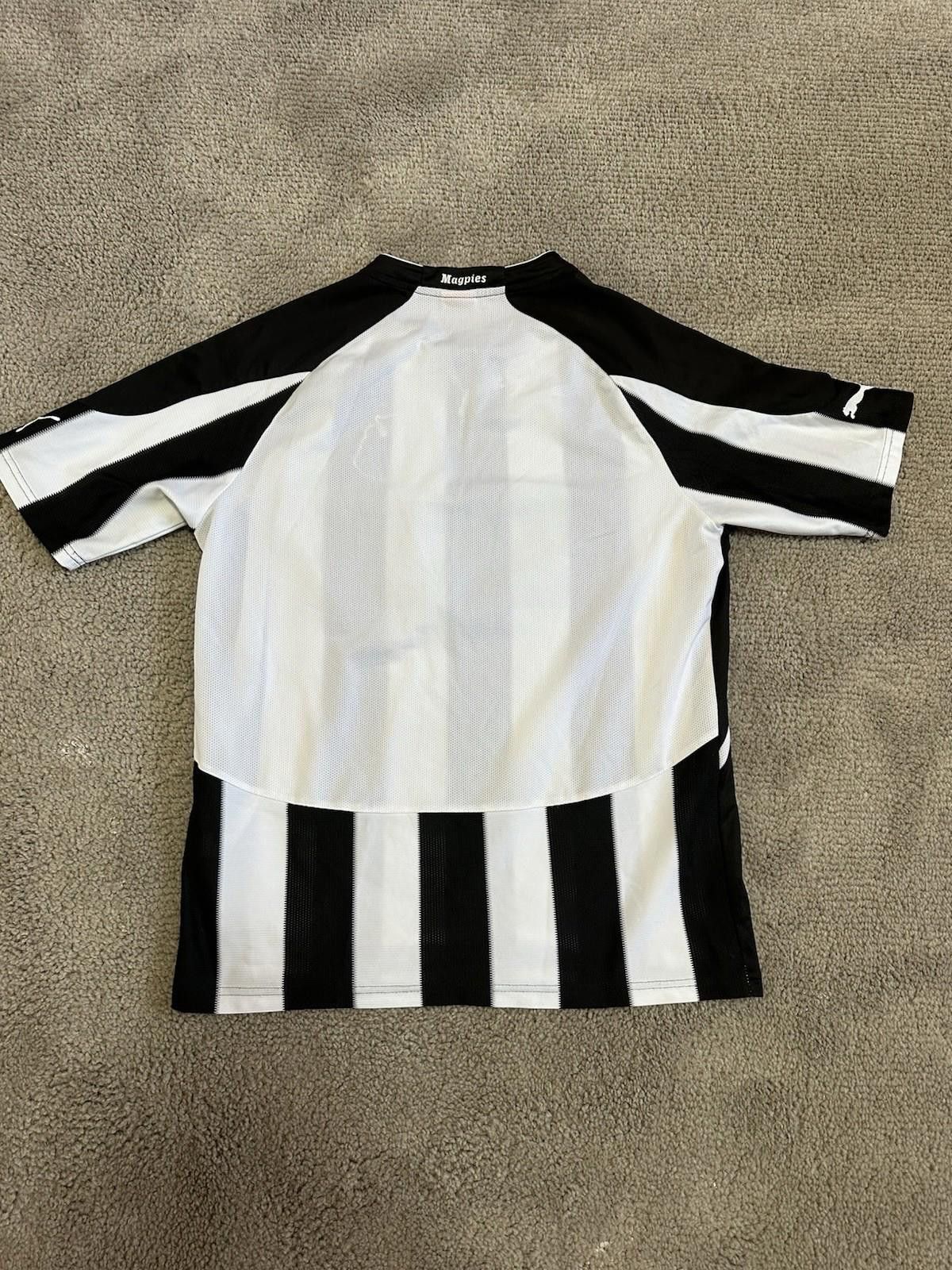 Puma NEWCASTLE UNITED 2010 2011 HOME FOOTBALL SHIRT SOCCER JERSEY Size US M / EU 48-50 / 2 - 7 Thumbnail