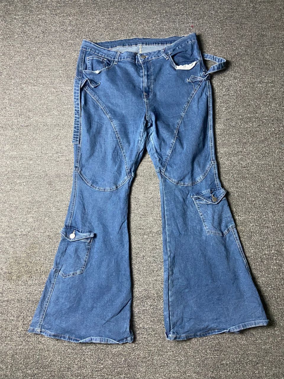 Shein SHEIN Curve Bootcut Cargo Jeans (139) Size 35" - 1 Thumbnail