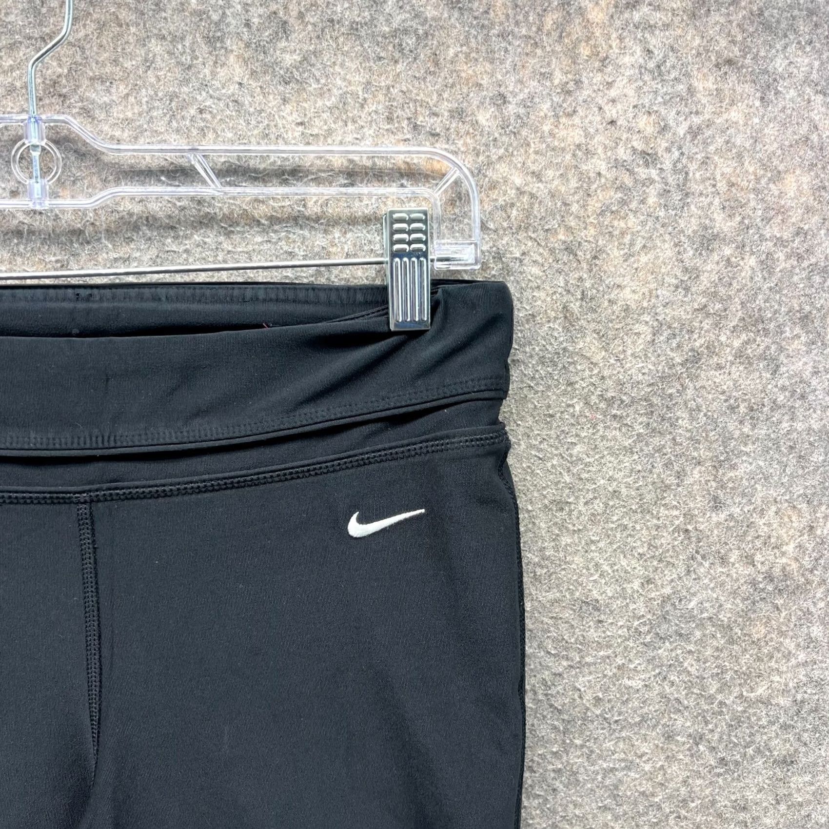 Nike Nike Pants Womens XS Black Athletic Dri Fit Cropped Leggings Swoosh Pockets Slim Inseam 16 Casual Womens XS Black Nike Pants Size 42" / US 20 - 7 Thumbnail