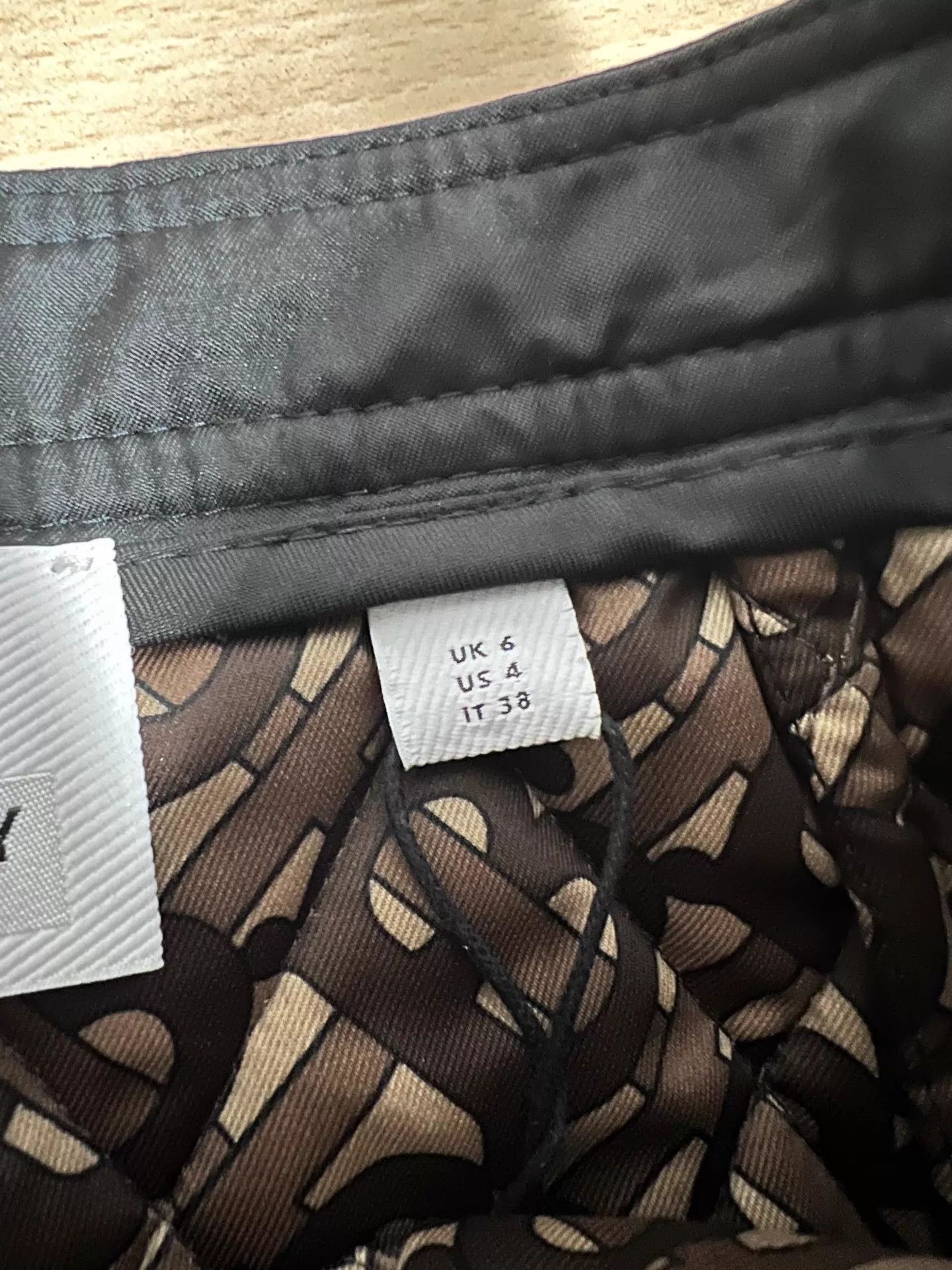Burberry Burberry Quilted Check A-line Skirt 36 D62702 Size 27" / US 4 / IT 40 - 4 Thumbnail