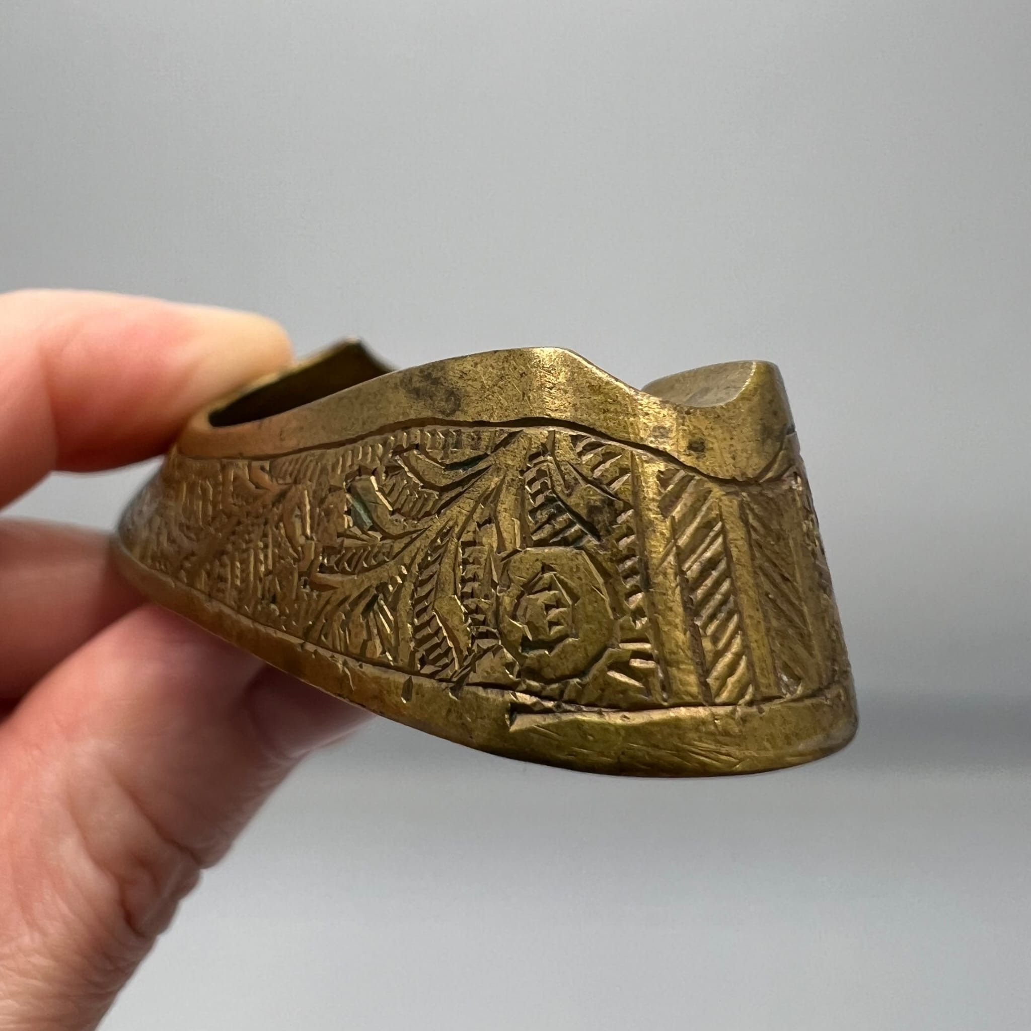 Vintage Vintage Shoe Ashtray Brass Golden Aladdin, Cone Size ONE SIZE - 7 Thumbnail