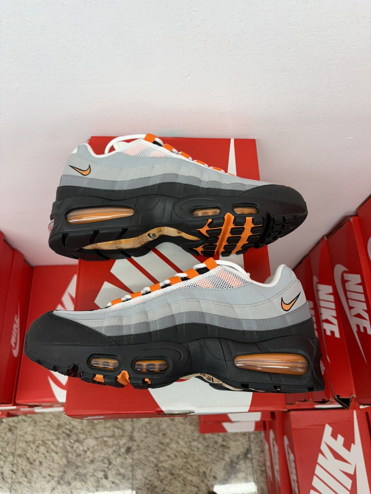 Nike Air Max 95 Mandarin Size US 9.5 / EU 42-43 - 4 Thumbnail