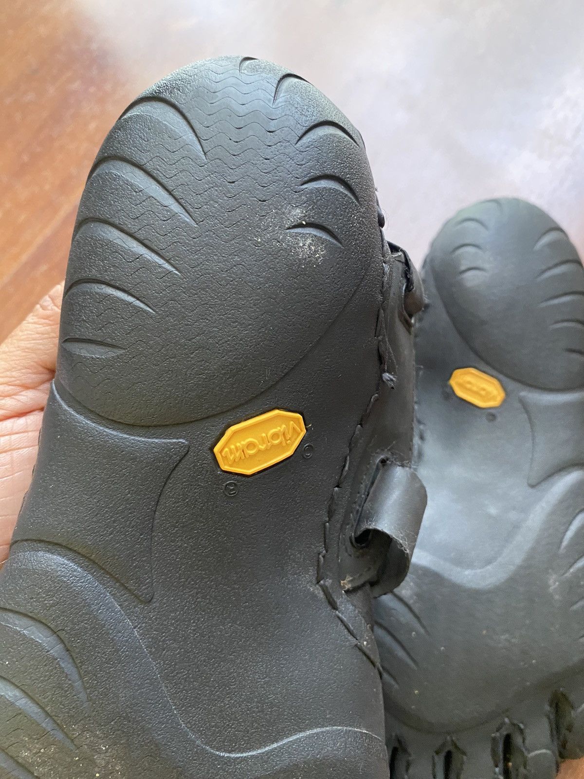 Vibram Vibram Five Fingers black shoes with front straps Size US 8.5 / EU 41-42 - 2 Thumbnail