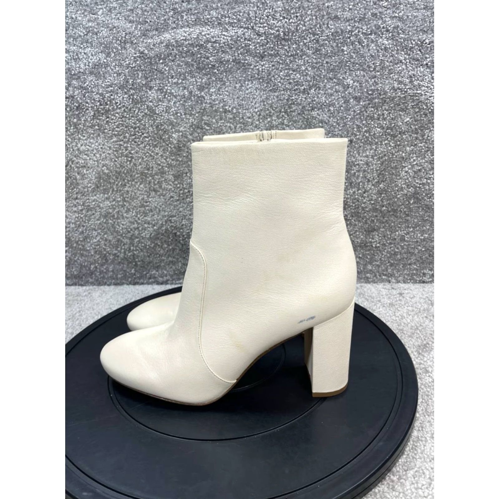 Vince Vince Womens Bootie Size 11 M White Leather Ankle Round Toe Side Zip Heel Bootie Size US 11 / IT 41 - 5 Thumbnail