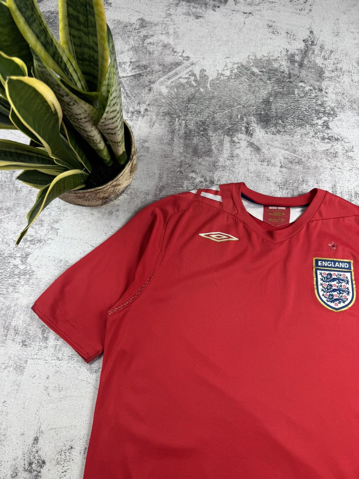 Umbro England National Umbro 2006 2008 Men’s Red XL Soccer Football Jersey T Shirt Tee Size US XL / EU 56 / 4 - 7 Thumbnail