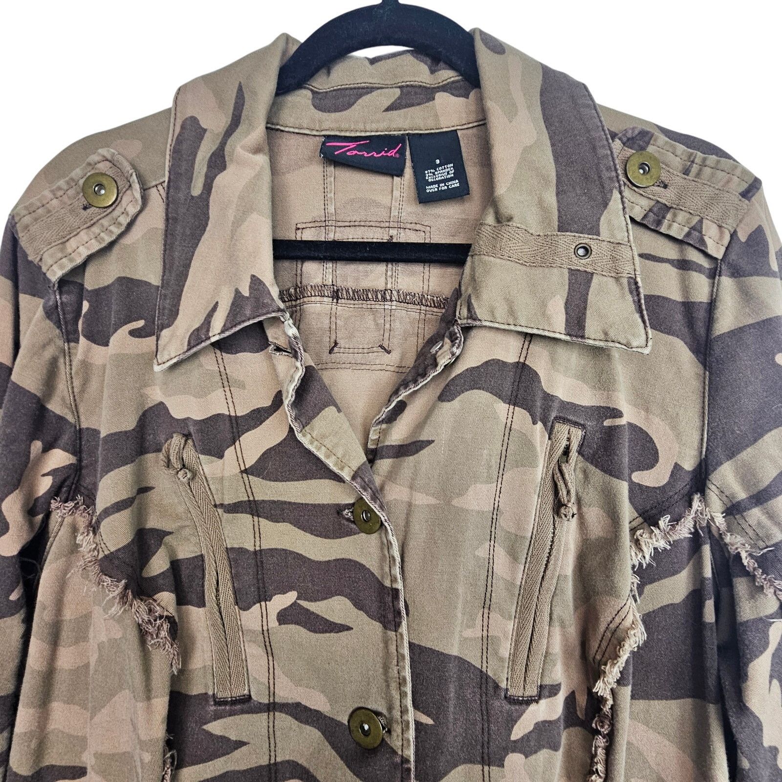 Corridor Torrid Womens Y2K Camo Sequin Embroidered Floral Jacket 3X Size 3XL / US 20-22 - 2 Thumbnail