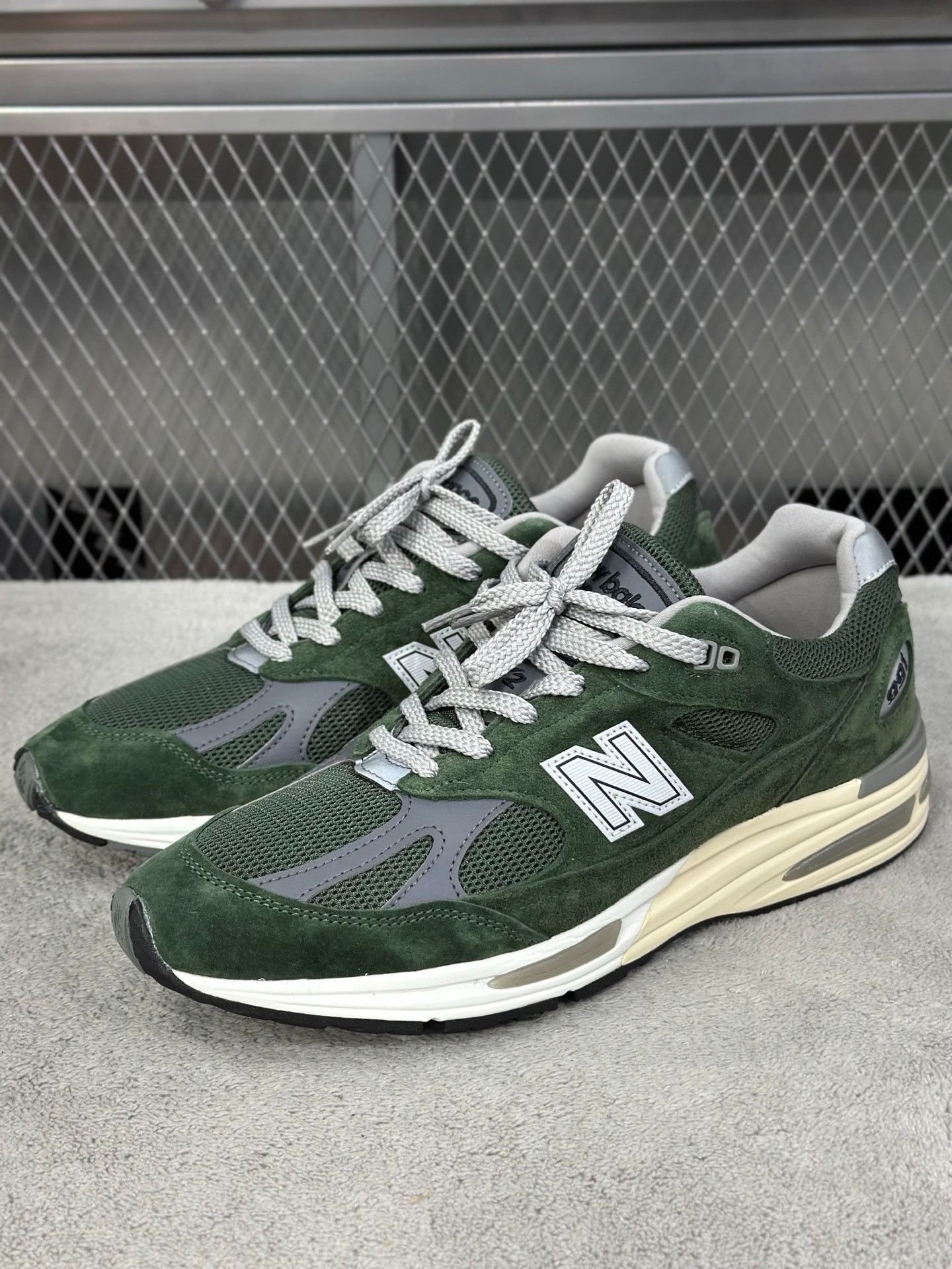 New Balance New Balance Green Lowtop Sneakers 44 Men Size US 10.5 / EU 43-44 - 1 Thumbnail