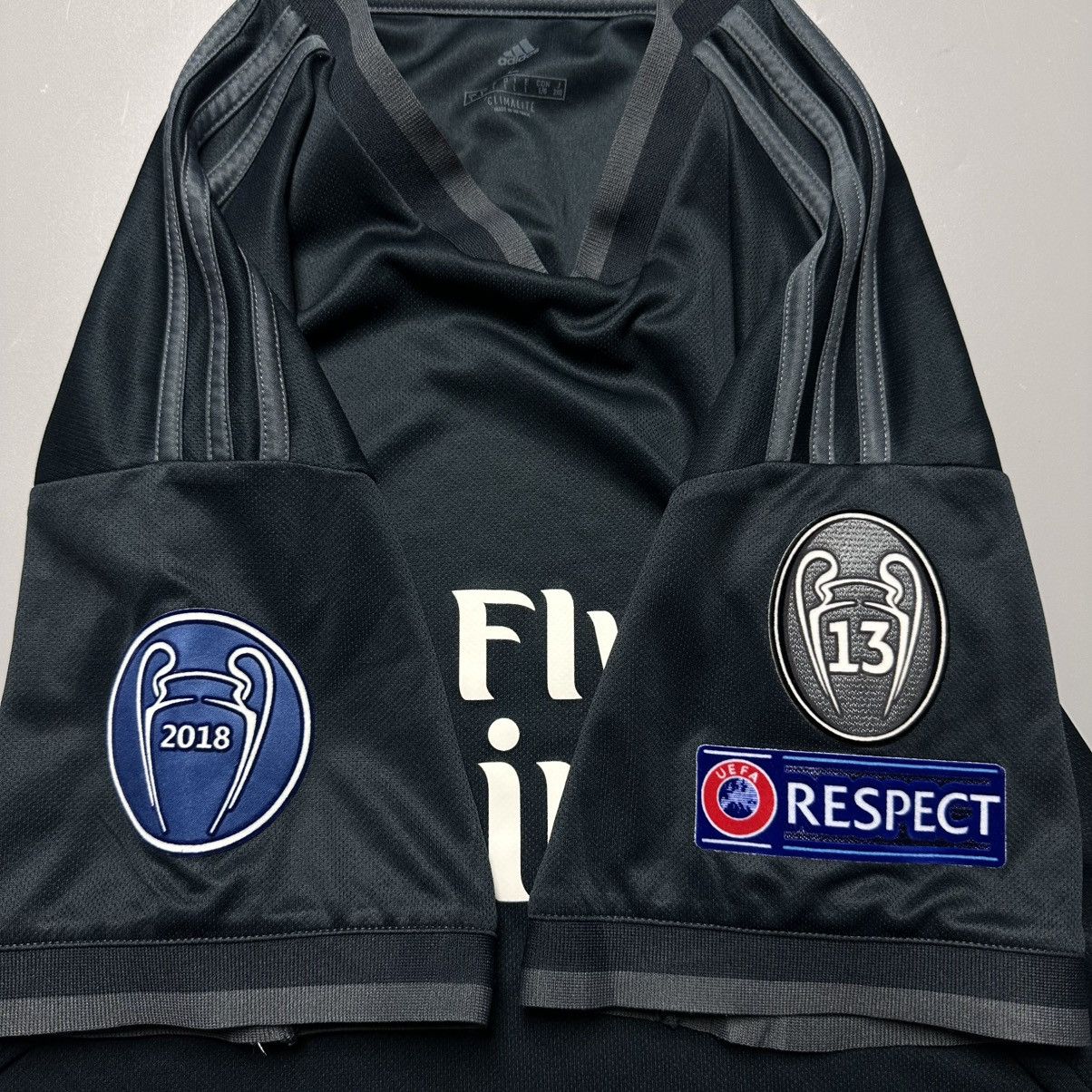 Vintage REAL MADRID ADIDAS 2018/2019 FOOTBALL AWAY JERSEY #9 BENZEMA Size US L / EU 52-54 / 3 - 7 Thumbnail