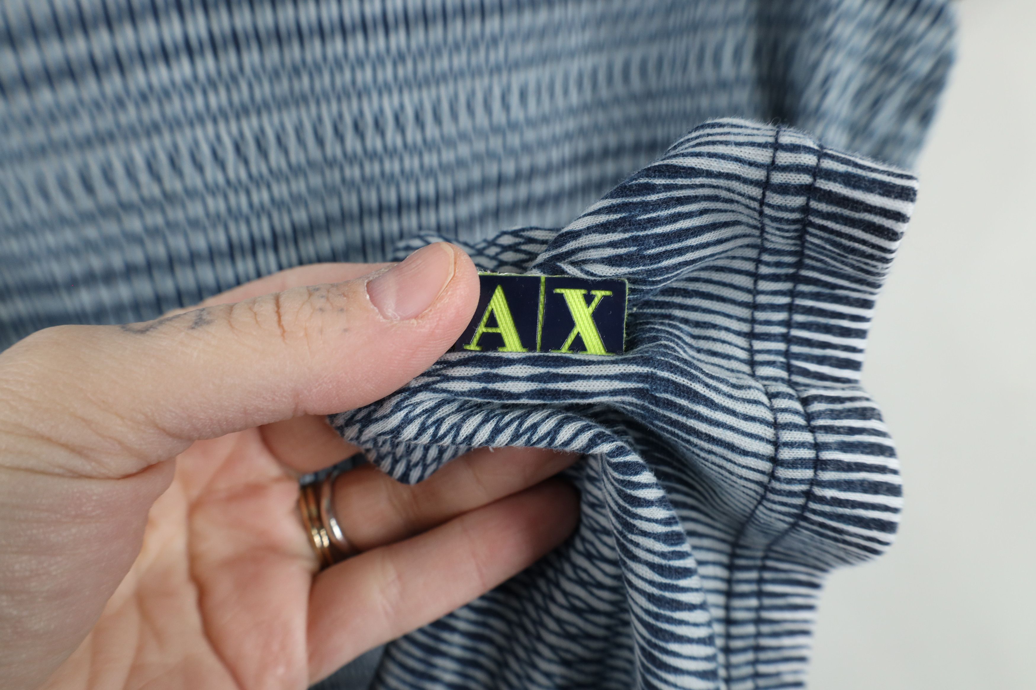 Armani Exchange × Vintage Armani Exchange Abstract Trippy Geometric V-Neck T-Shirt Size US S / EU 44-46 / 1 - 4 Thumbnail