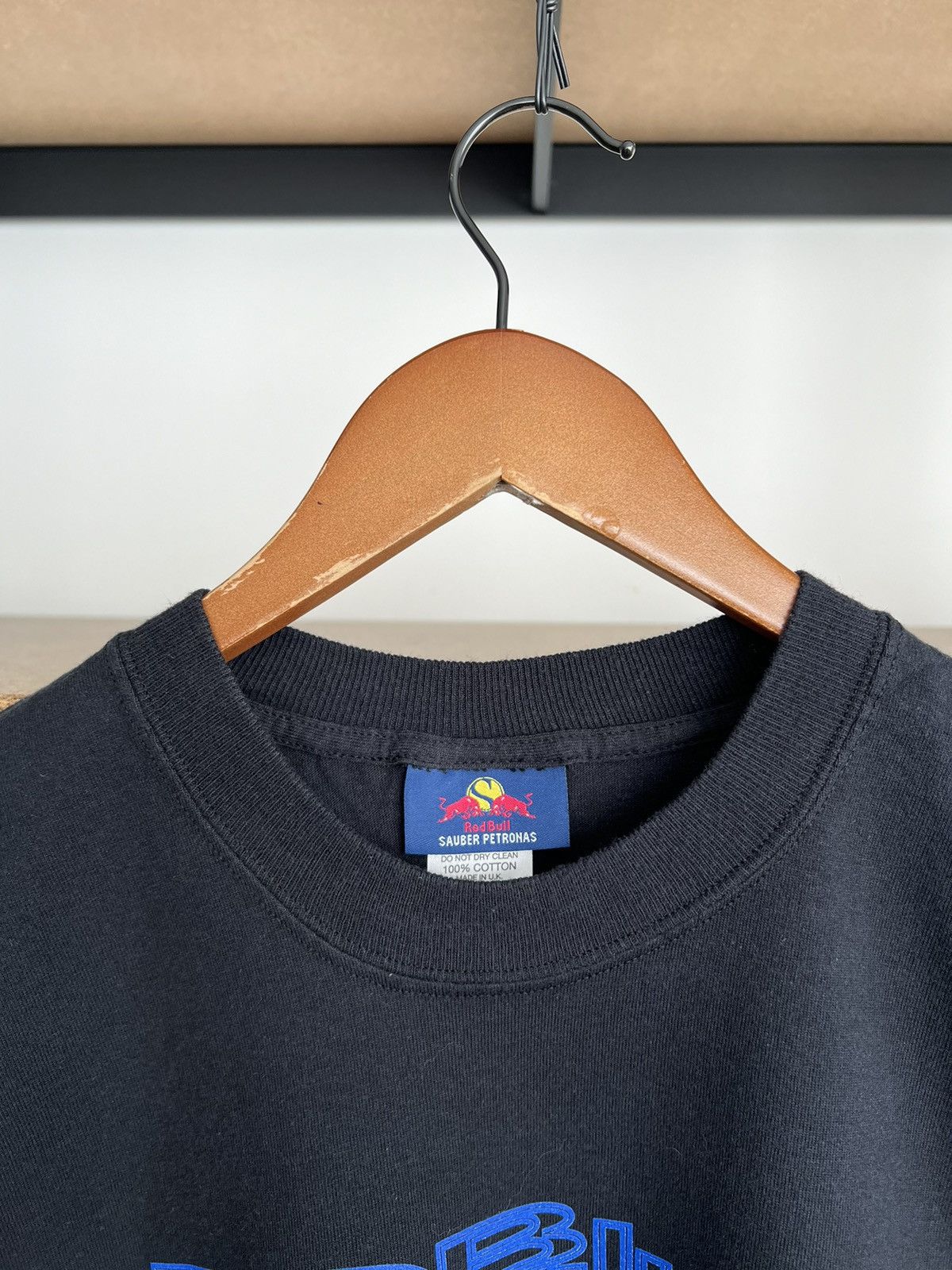 Formula 1 Vintage 90s Red Bull Sauber Petronas C18 F1 Formula 1 Tee Size US L / EU 52-54 / 3 - 7 Thumbnail