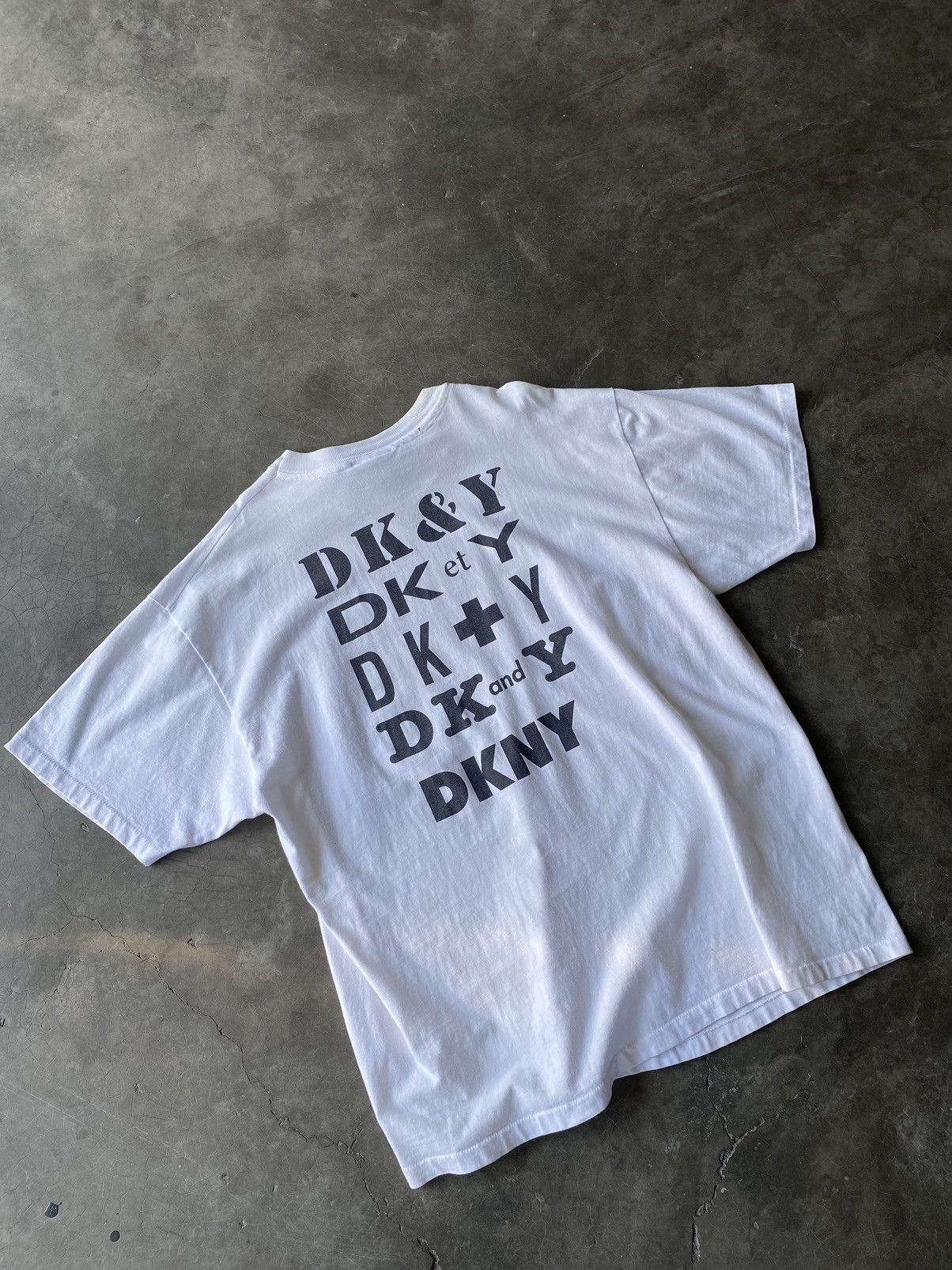 Vintage Vintage DKNY Full Print Shirt Size US XL / EU 56 / 4 - 1 Thumbnail