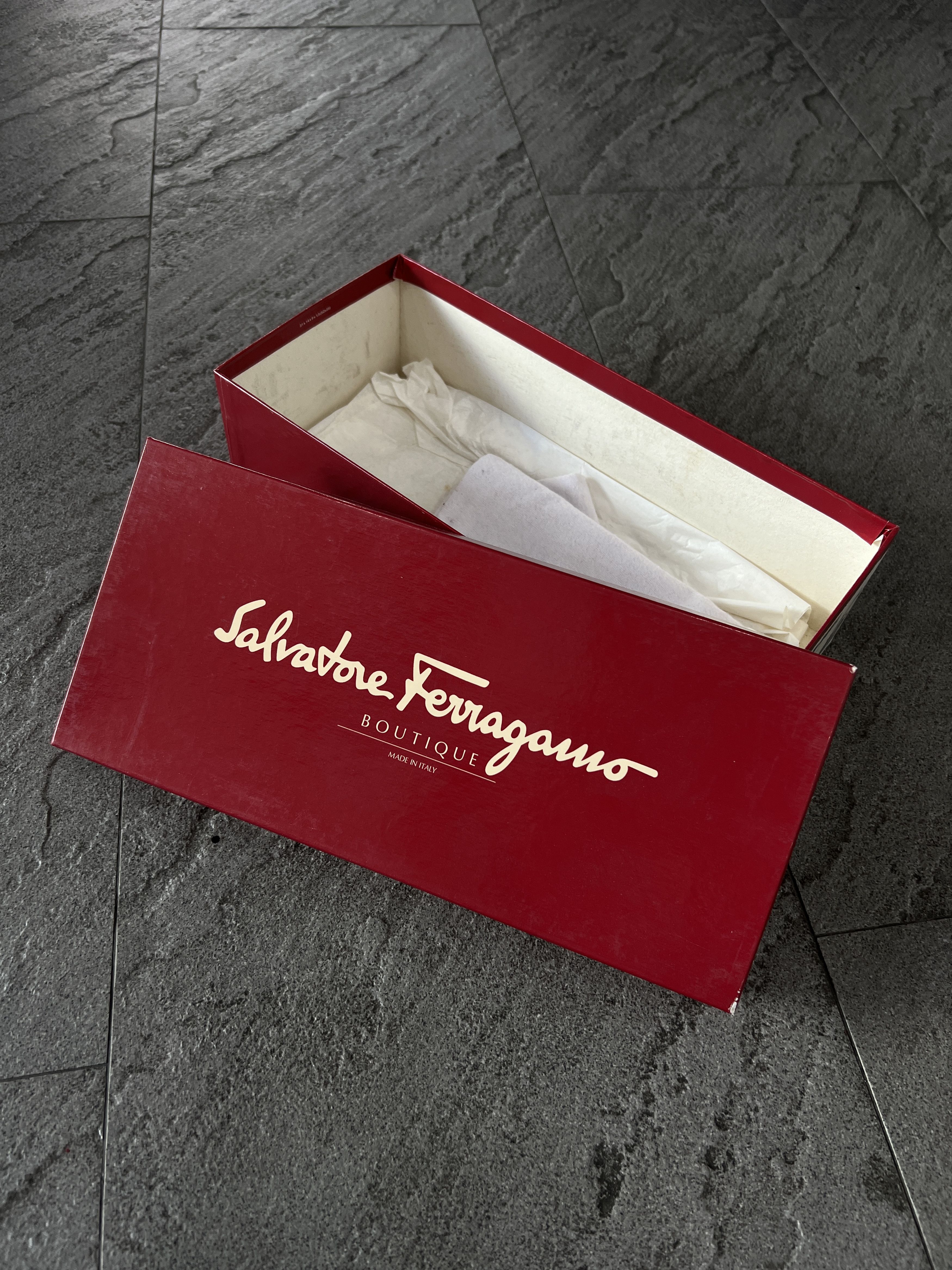 Salvatore Ferragamo Ferragamo Vara Bow Heels Black Leather Size 5C Size US 5 / IT 35 - 13 Thumbnail