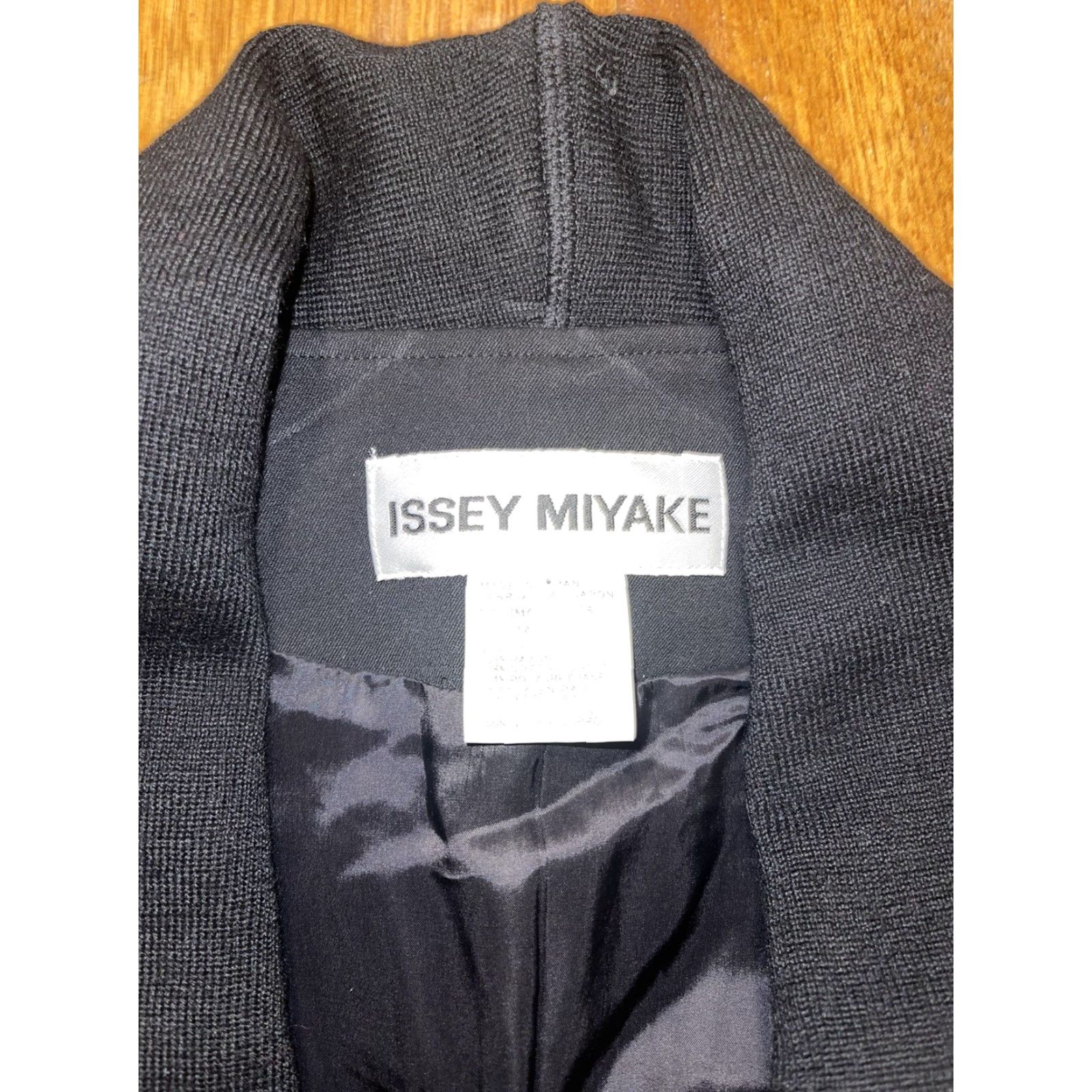 Issey Miyake Women's Rare Issey Miyake Black Blazer Jacket Size 4 Made In Japan User: Women's Rare Issey Miyake Black Blazer Jacket Size 4 Made In Japan Size S / US 4 / IT 40 - 3 Thumbnail