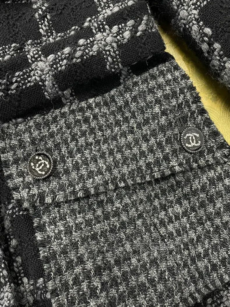 Chanel Chanel 22K gray black plaid four-pocket jacket Size S / US 4 / IT 40 - 2 Thumbnail