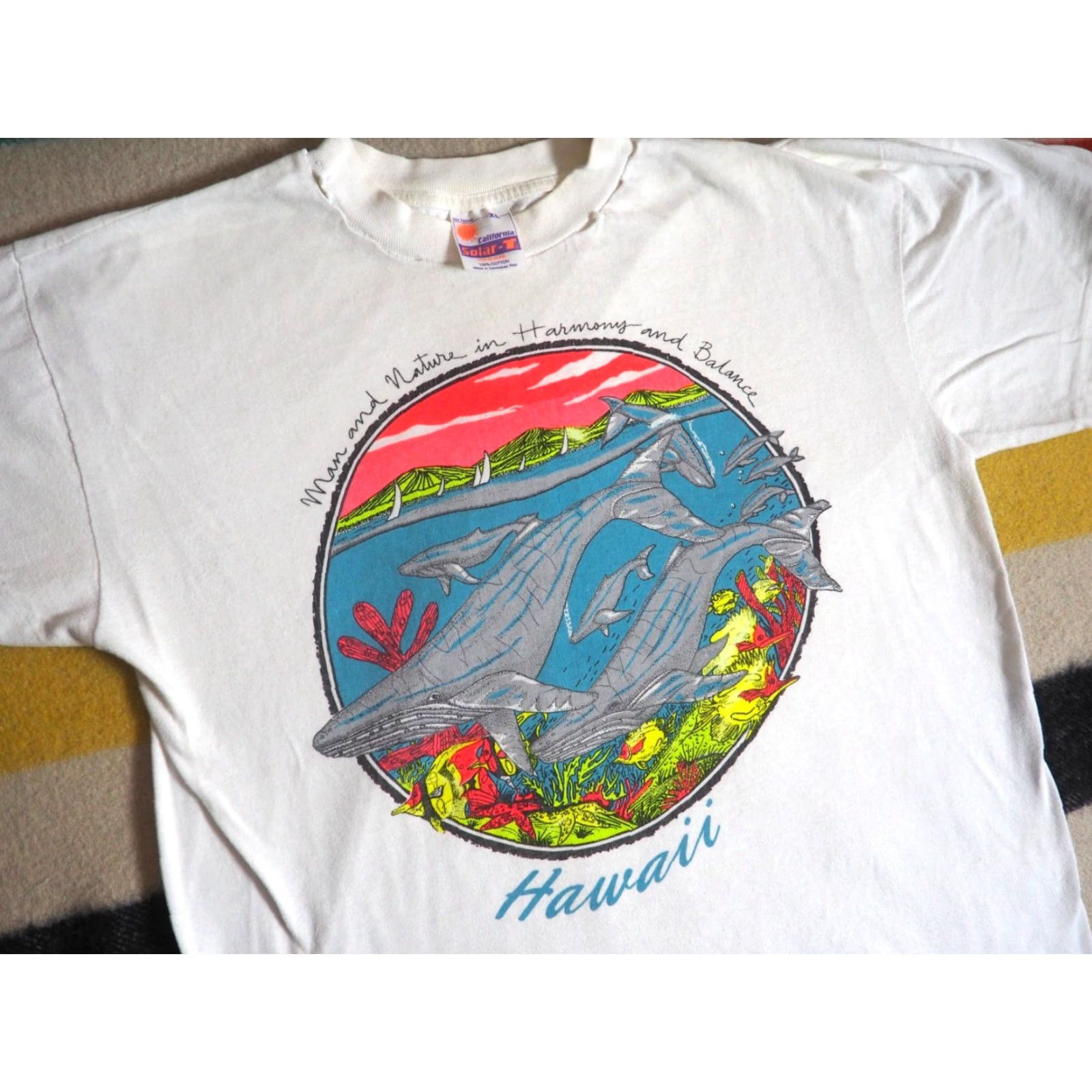 Vintage VINTAGE Solar Hawaii Whale Nature Animal Beach Art USA White Tee T-Shirt Mens L Size US L / EU 52-54 / 3 - 2 Thumbnail