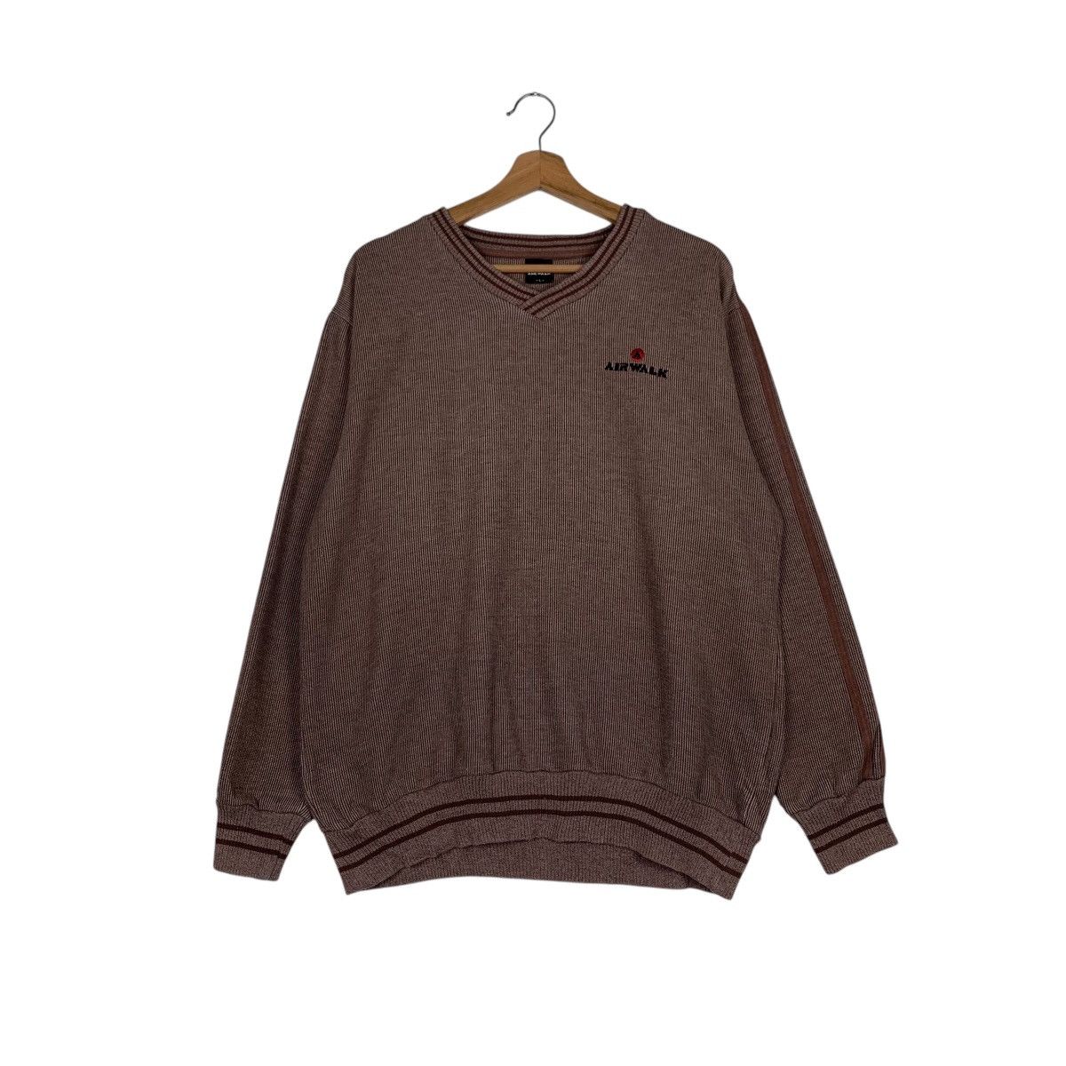 Airwalk AIRWALK Embroidery Small Logo Sweatshirt #1449-C65 Size US L / EU 52-54 / 3 - 1 Thumbnail
