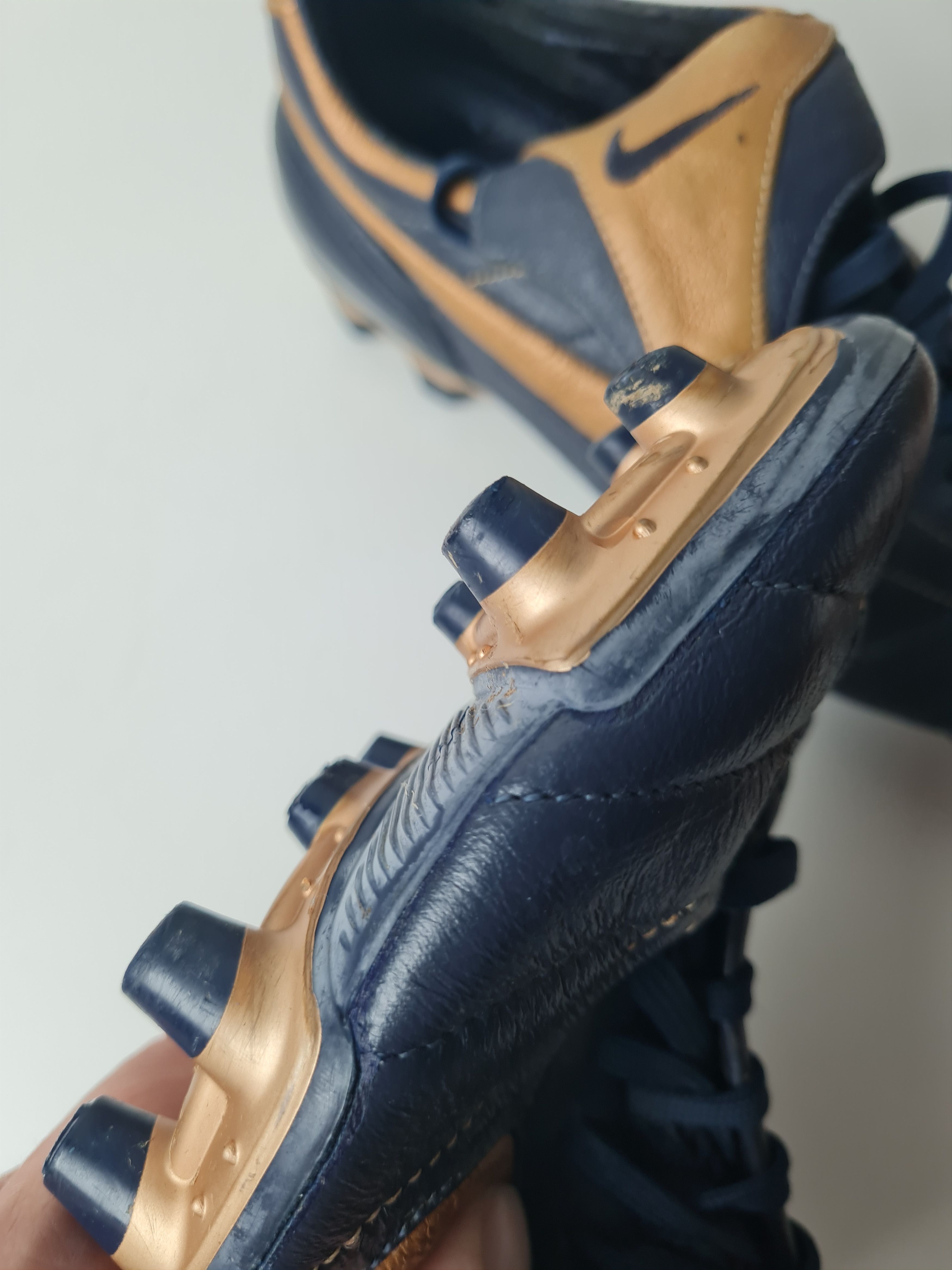 Nike Football Cleats NIKE TIEMPO R10 RONALDINHO Total90 SOCCER Size US 8 / EU 41 - 14 Thumbnail