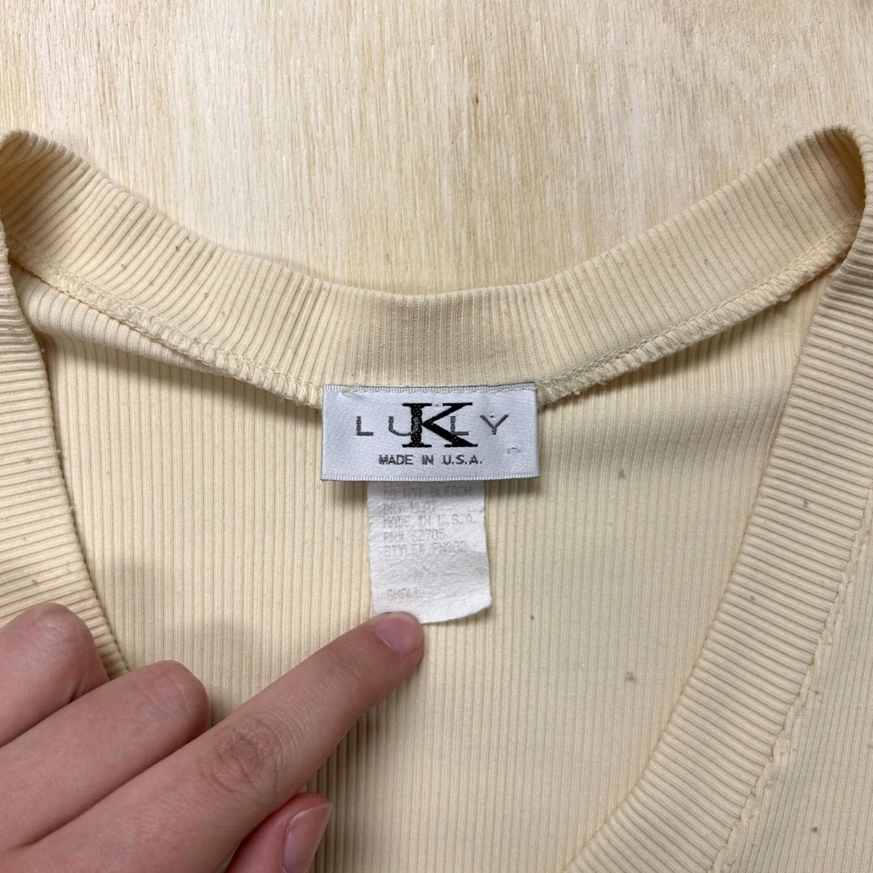 Vintage Vintage Lukly Shirt Women Small Yellow Ribbed V Neck 3/4 Sleeve Stretch Knit Top Size S / US 4 / IT 40 - 2 Thumbnail