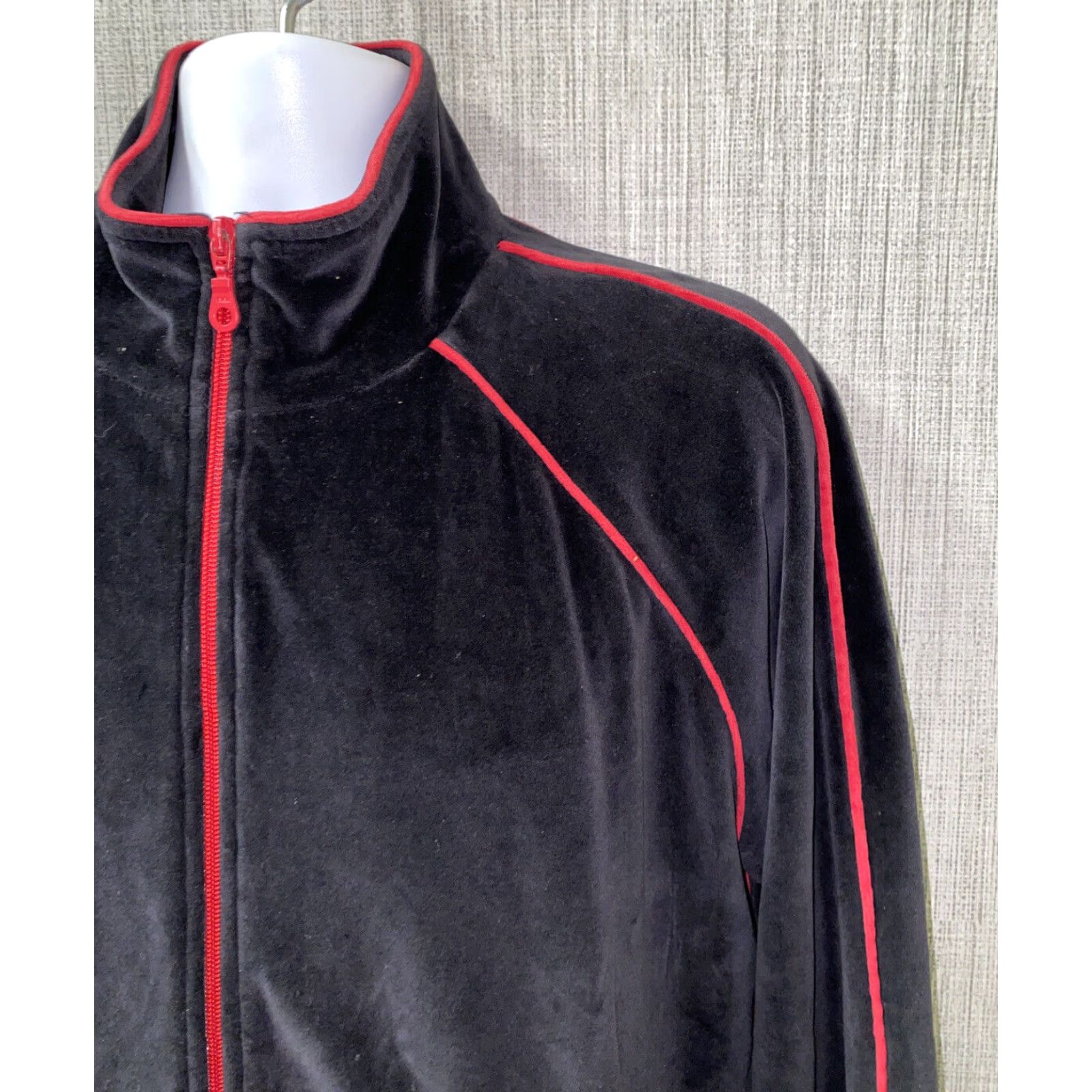 Roundtree & Yorke Vintage Roundtree & Yorke Mens Black/Red Velour Hip Hop Track Jacket Size M Size US M / EU 48-50 / 2 - 2 Thumbnail