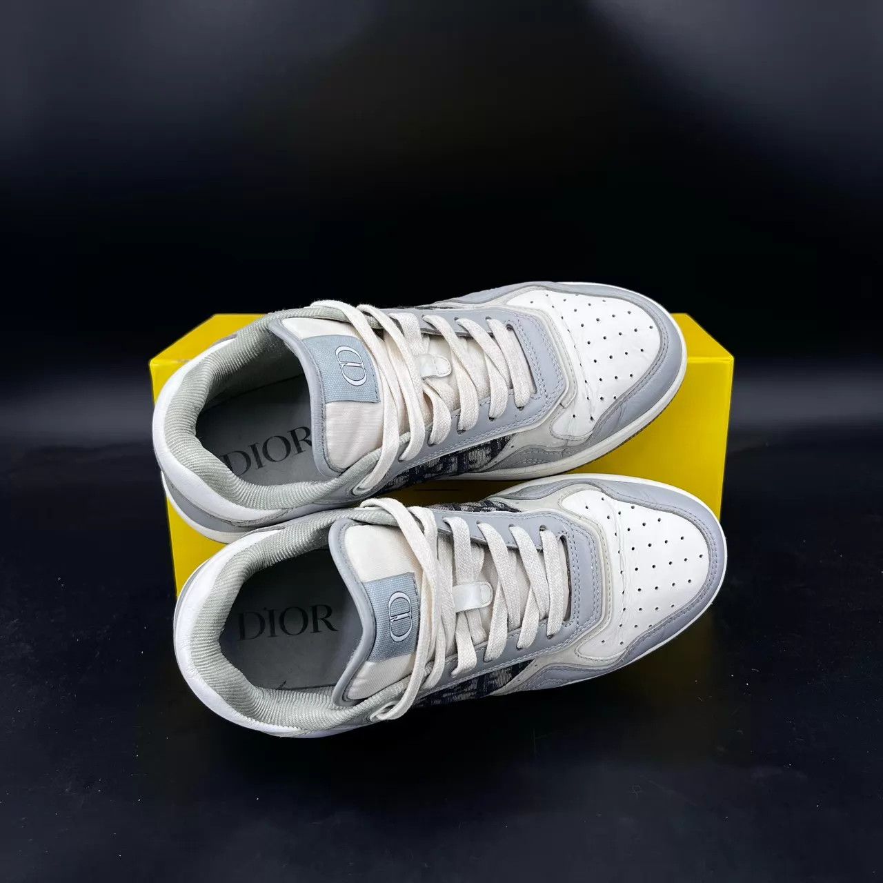 Dior Dior B27 Gray & White Size 40 Boxed Good Condition Size US 7 / EU 40 - 7 Thumbnail
