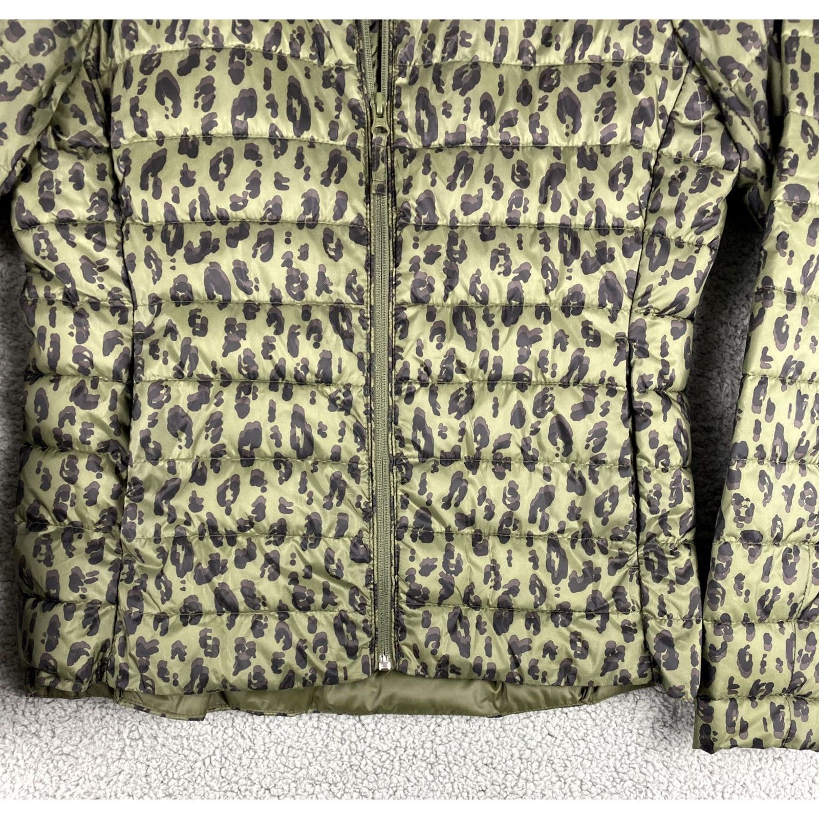 Old Navy VINTAGE Old Navy Puffer Jacket Women’s S Green Camouflage Tiger Lightweight 32-24 Size S / US 4 / IT 40 - 5 Thumbnail