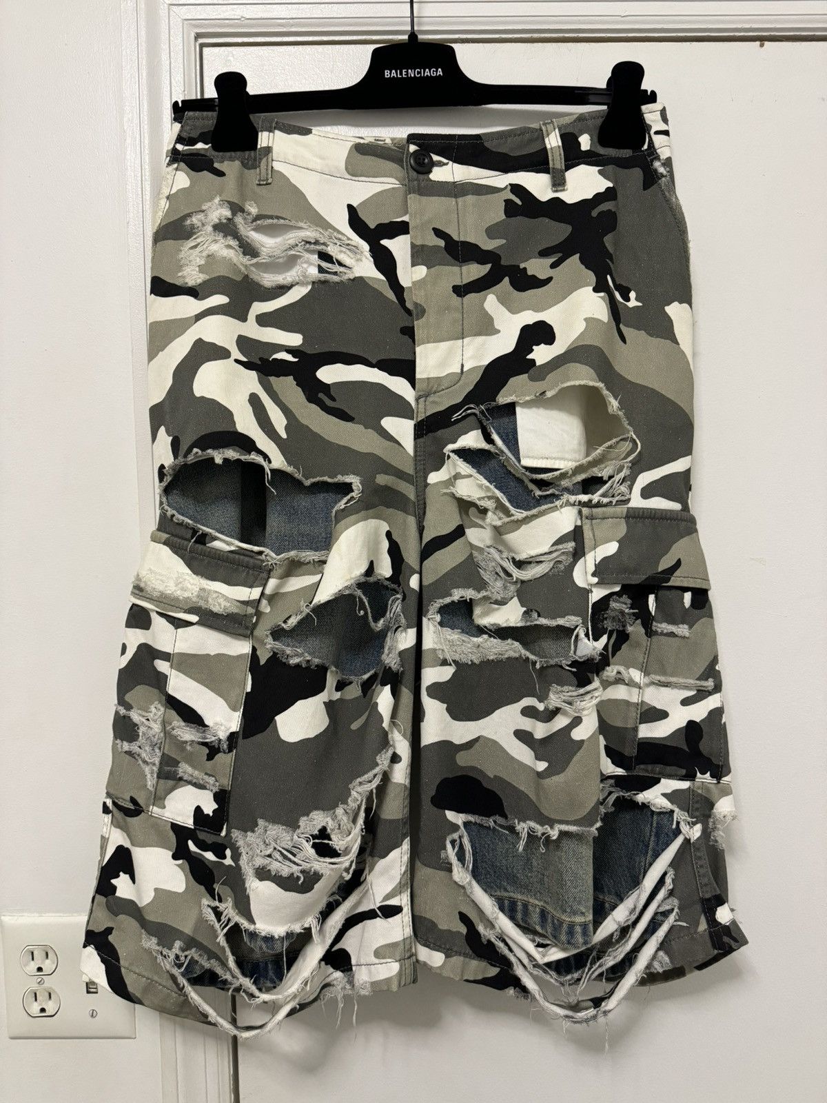 Balenciaga Trompe L’oeil Camo Shorts Size US 32 / EU 48 - 1 Thumbnail