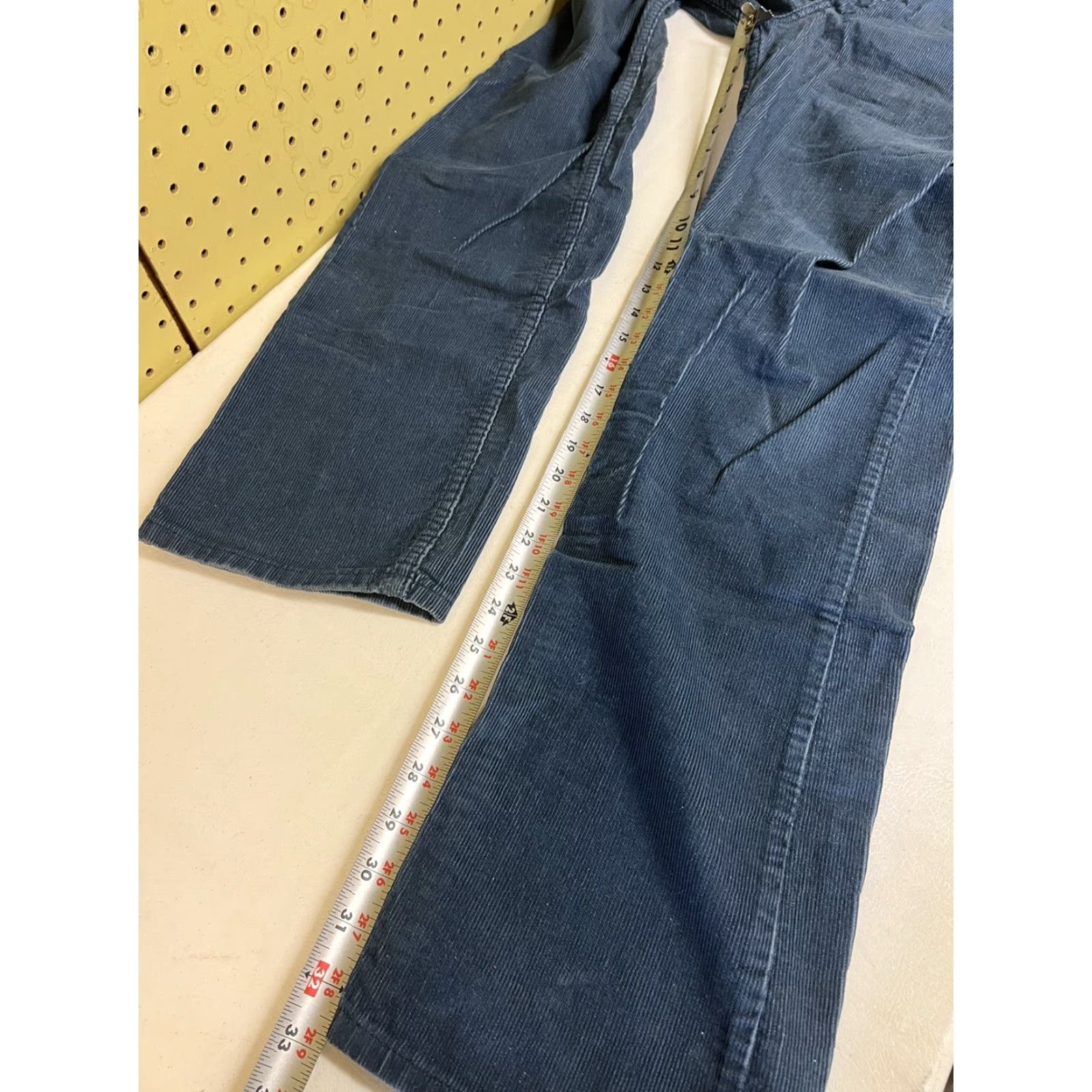 Levi's VINTAGE Levi's 519 Pants Mens 32x34 Corduroy Gray Blue White Tab Regular Straight 5-Pocket Jeans 80s Retro Classic Mens Size US 32 / EU 48 - 6 Thumbnail