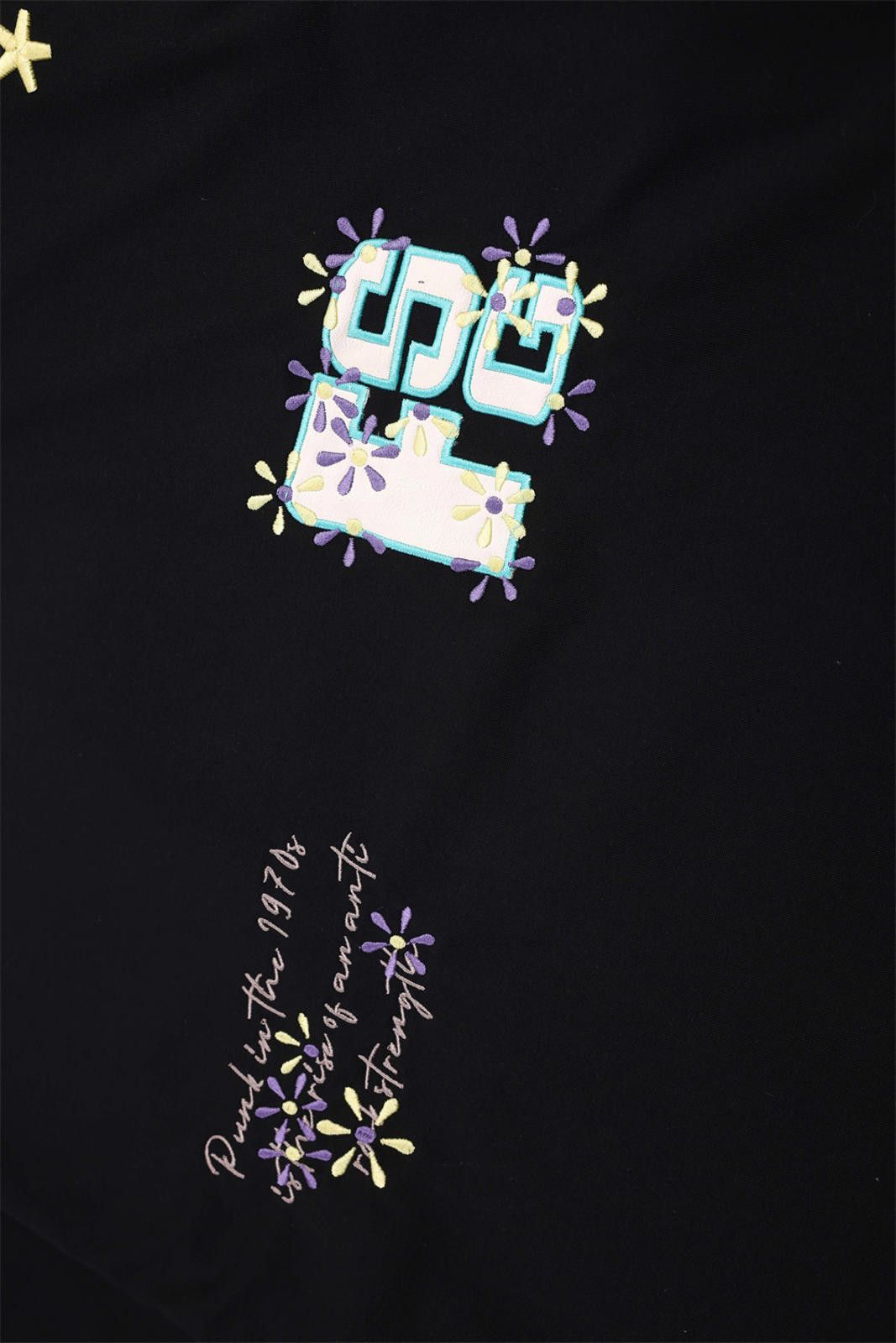 Vintage Stylish Black Graphic Tee with Floral Accents Size US M / EU 48-50 / 2 - 6 Thumbnail