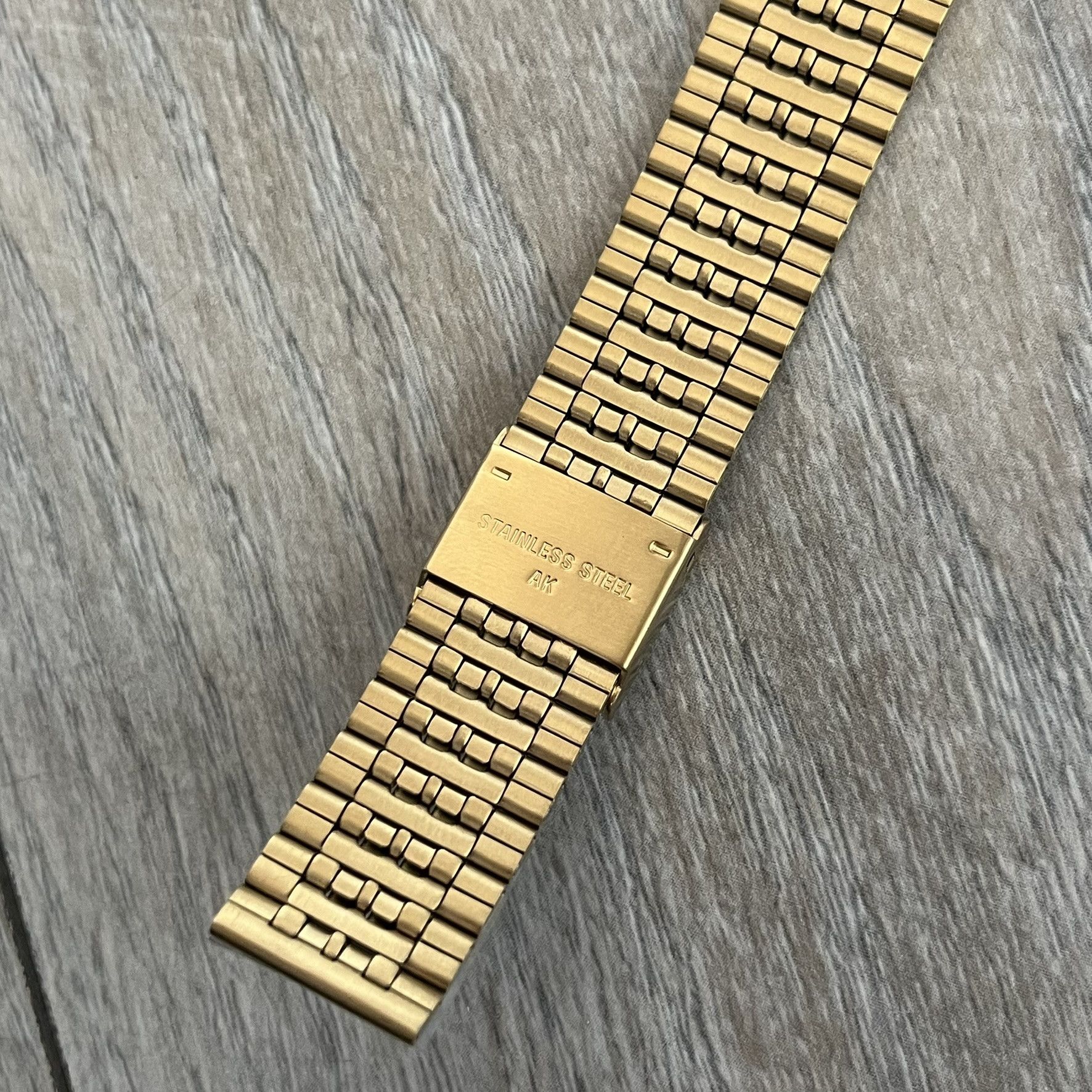 Maison Margiela × Timex Timex x Maison Margiela MM6 Gold Watch + Bracelet Gift Set Size ONE SIZE - 12 Thumbnail