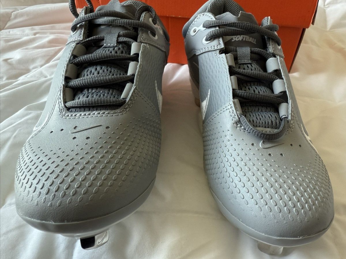 Nike Nike Hyperdiamond 4 Elite cleats, NIB! sz 7.5 softball NEW Size US 7.5 / IT 37.5 - 13 Thumbnail