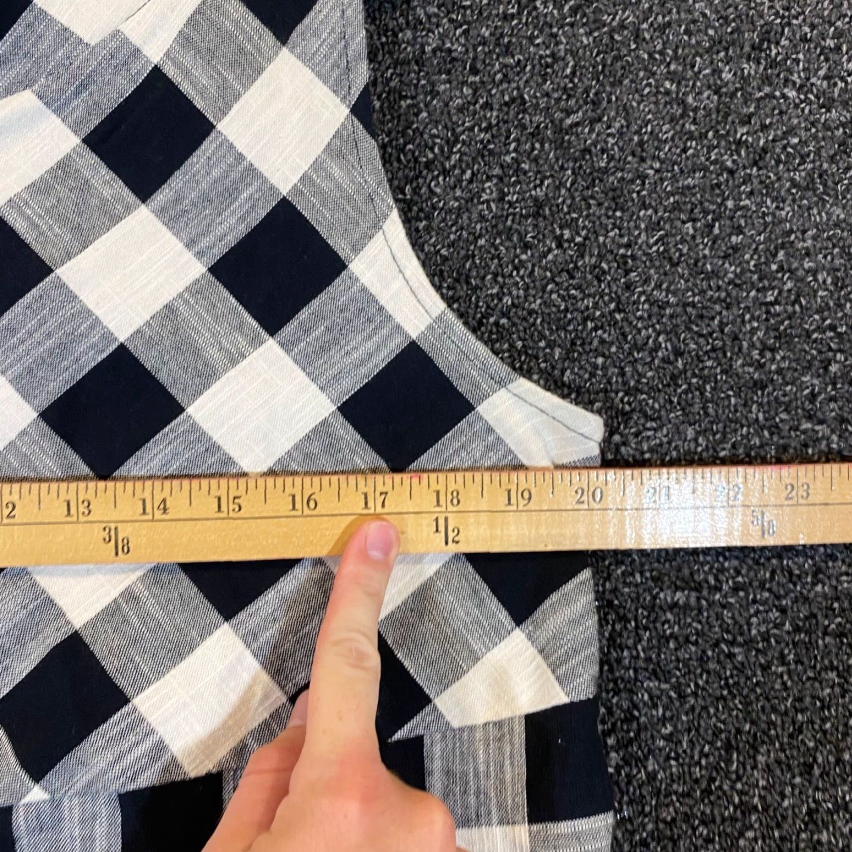 Vintage ISLE by Melis Kozan Top Womens M Black Gray Plaid Sleeveless Blouse NICE Size M / US 6-8 / IT 42-44 - 5 Thumbnail