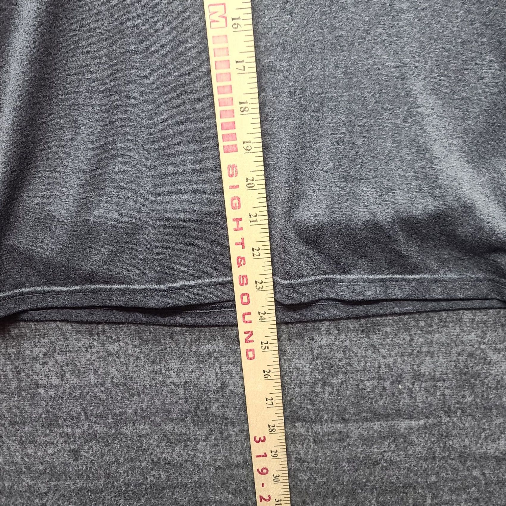 Under Armour Under Armour Shirt Womens S Slim Heat Gear Short Sleeve V-Neck Pullover Size S / US 4 / IT 40 - 4 Thumbnail
