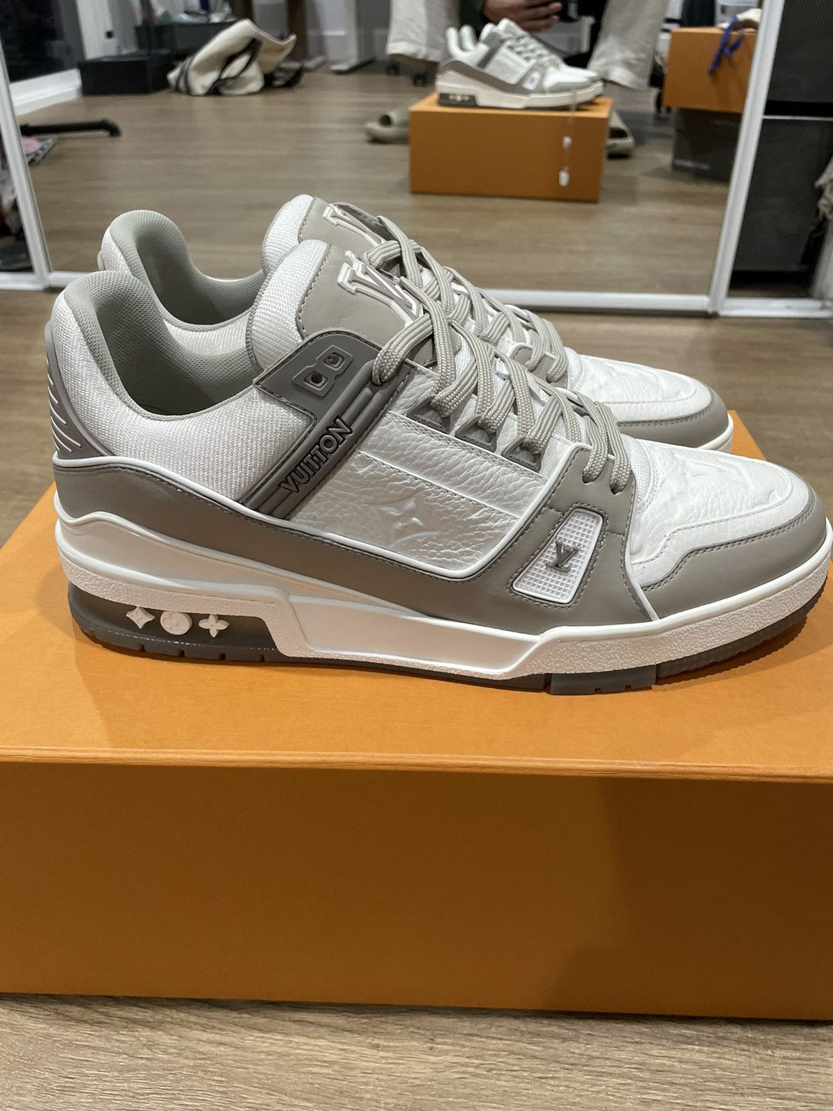 Louis Vuitton × Off-White × Virgil Abloh Louis Vuitton Grey Monogram Sneaker sz 8.5 Size US 8.5 / EU 41-42 - 4 Thumbnail