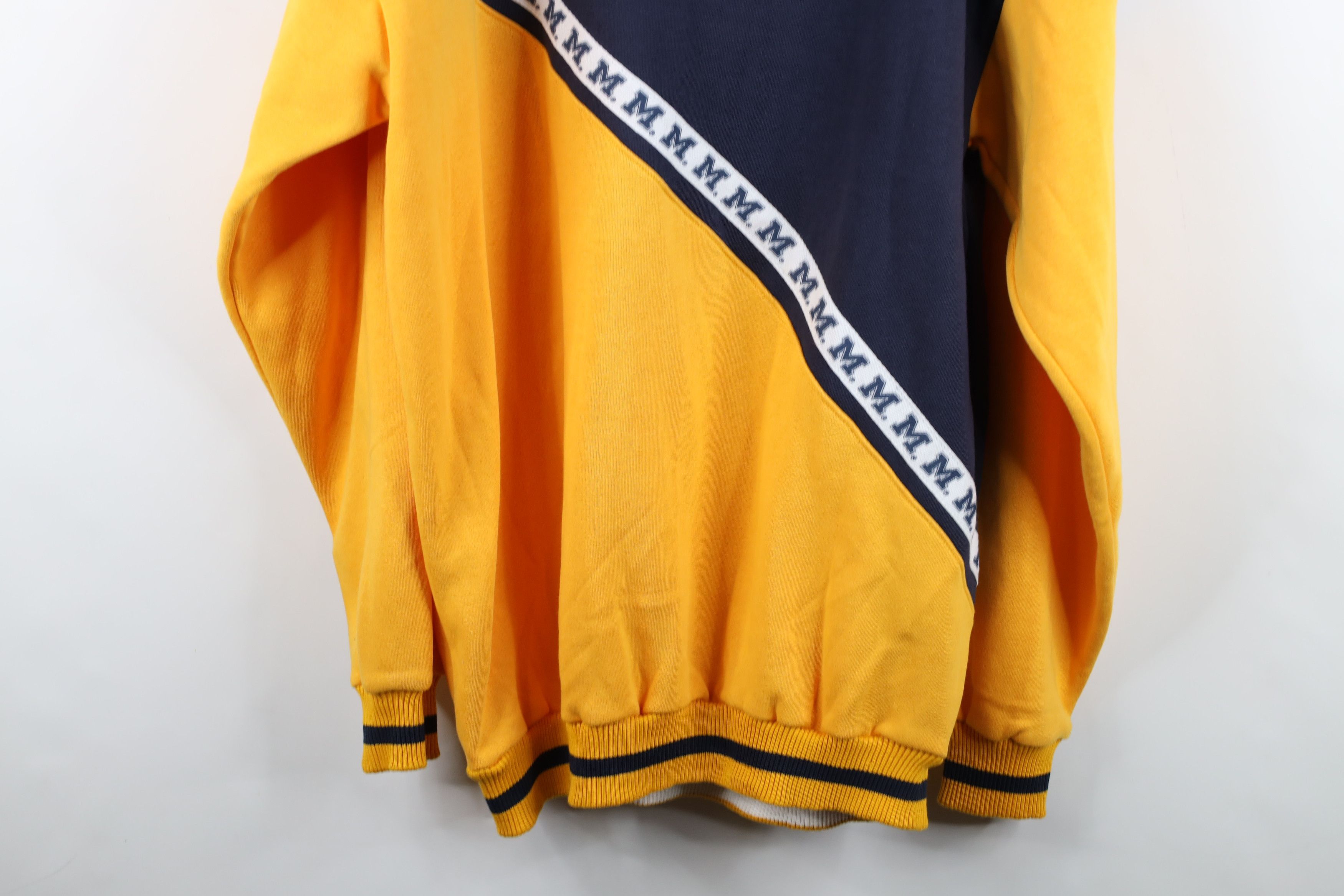 Vintage Deadstock Vintage University of Michigan Crest Sweatshirt Size US XXL / EU 58 / 5 - 13 Thumbnail