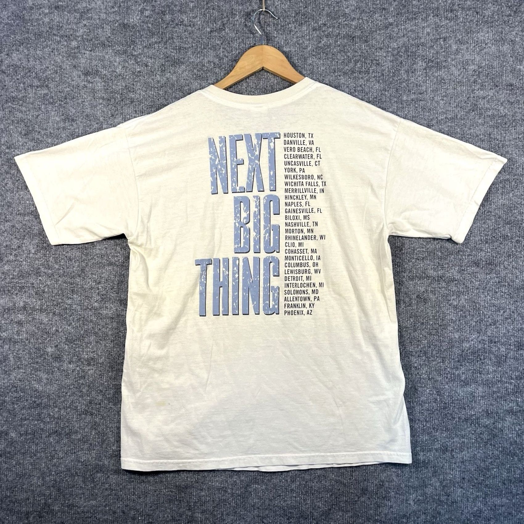 Hanes VINTAGE Vince Gill Concert Tour Shirt Hanes T-Shirt White 90s Graphic Print Short Sleeve Crew Neck L Men Size US L / EU 52-54 / 3 - 6 Thumbnail