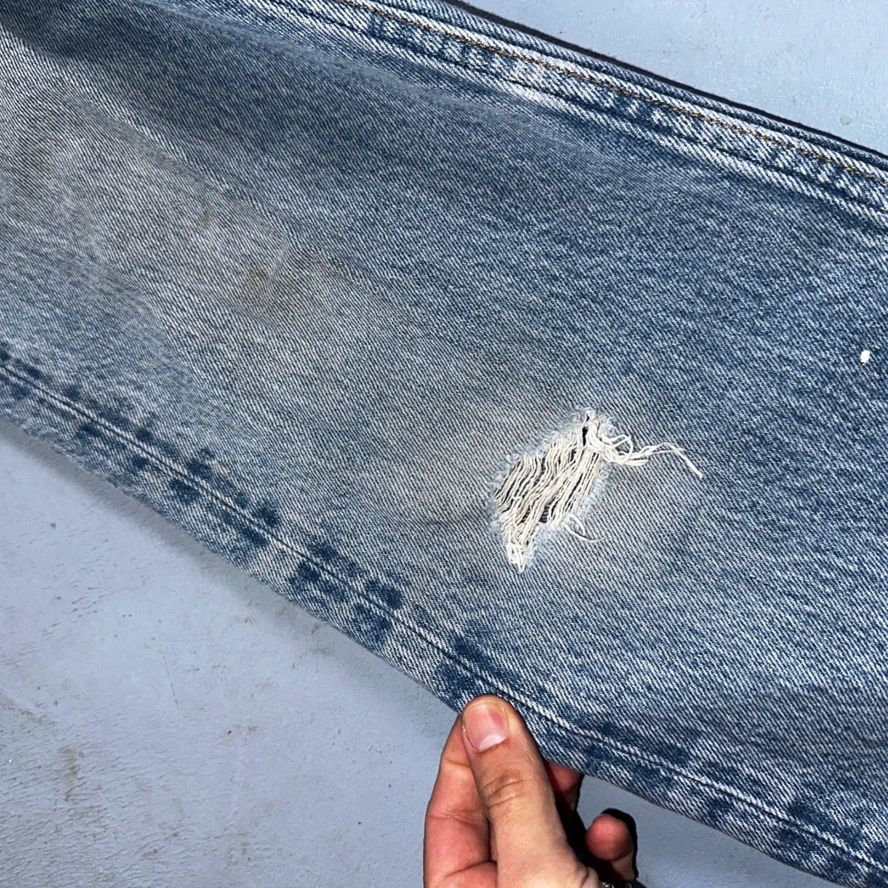 Levi's VINTAGE Levi's 501 Jeans - Men - Straight - 33x36 - Light Wash Denim - 90s USA Comfort Fit - Regular Rise - Button Fly - 501 Series - 1990s Size US 33 - 6 Thumbnail
