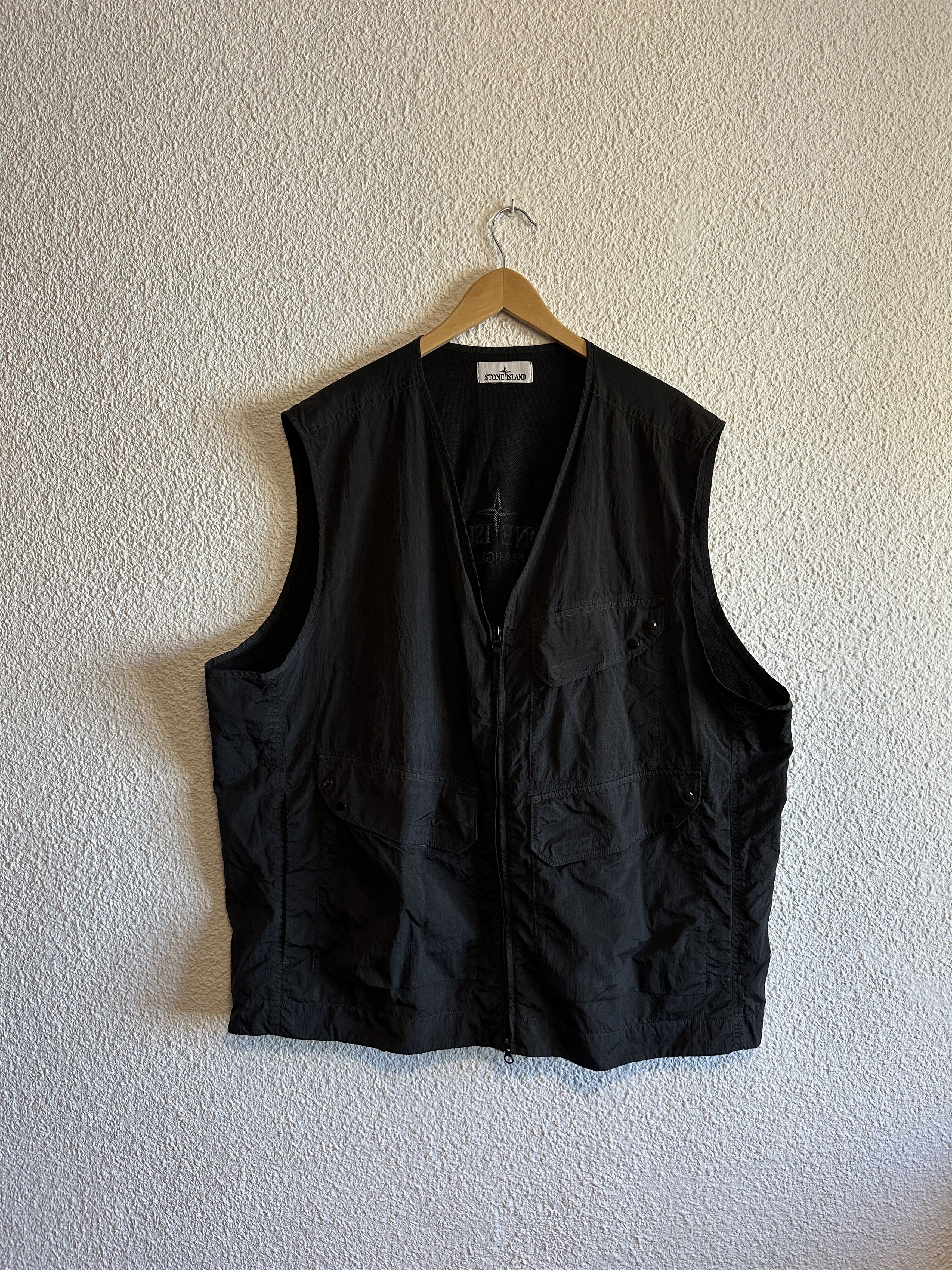 Stone Island Stone Island Famiglia nylon cargo vest of boutique worker Size US XXL / EU 58 / 5 - 2 Thumbnail