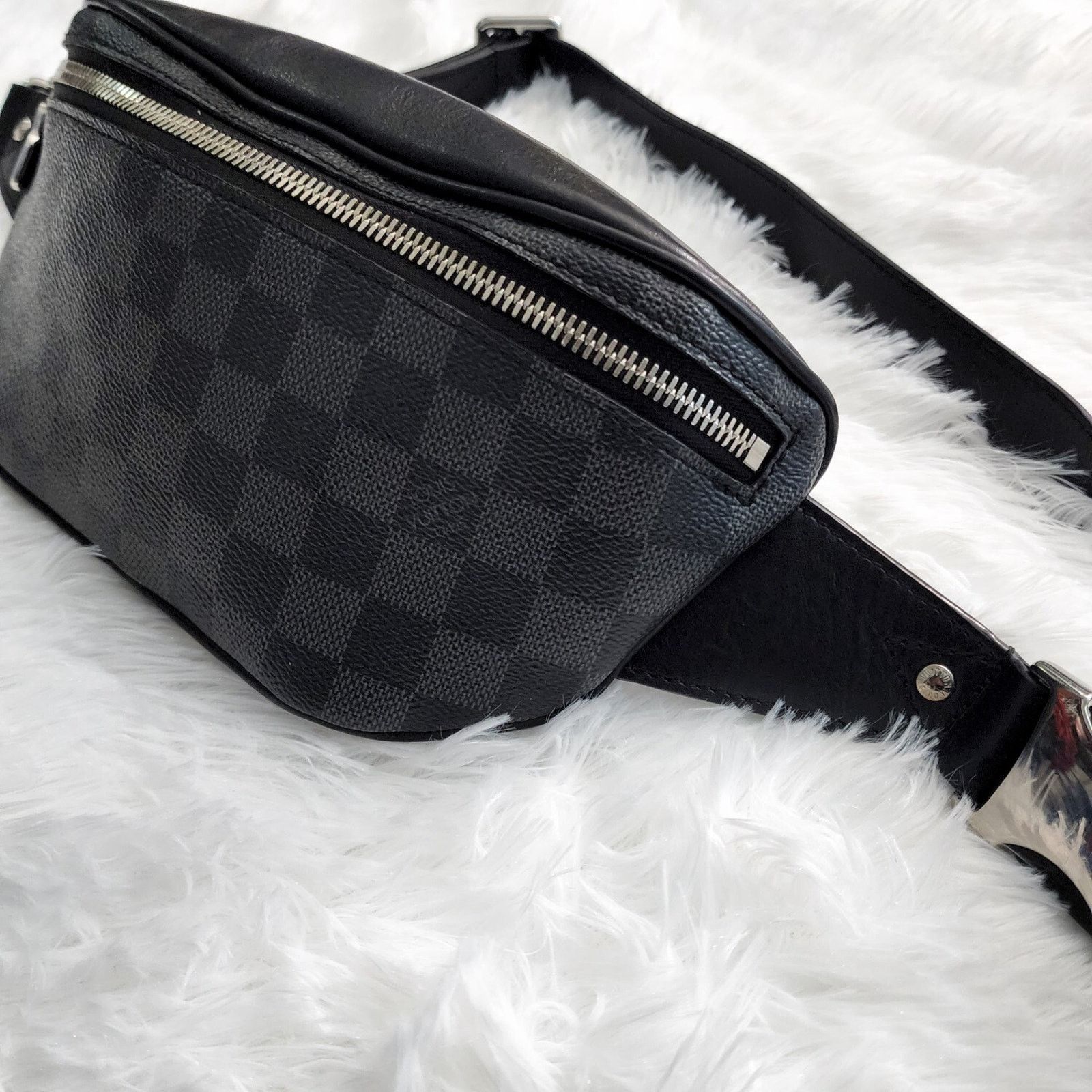 Louis Vuitton Louis Vuitton Damier Graphite Campus Bumbag Black Size ONE SIZE - 4 Thumbnail
