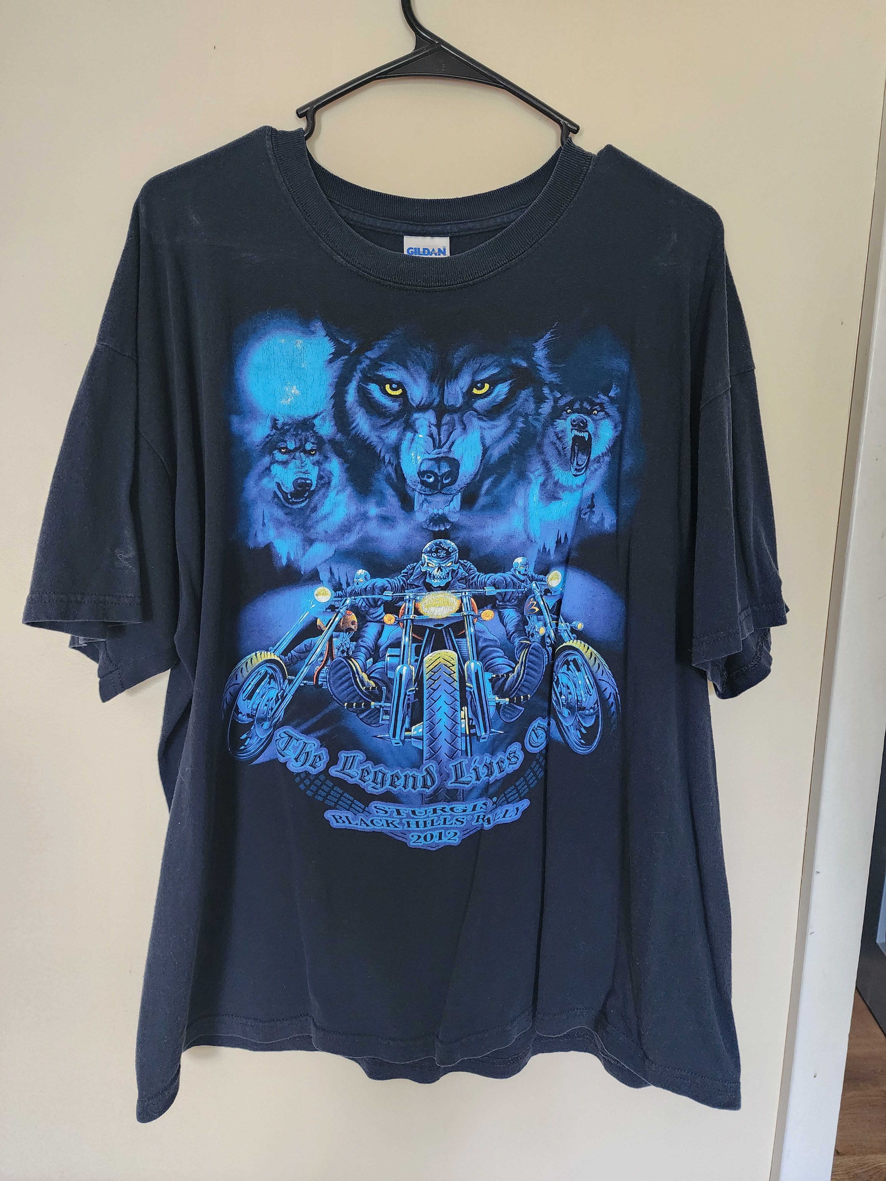 Vintage 2012 Sturgis Black Hills Rally Wolf & Motorcycle Graphic tee Size US XL / EU 56 / 4 - 1 Thumbnail