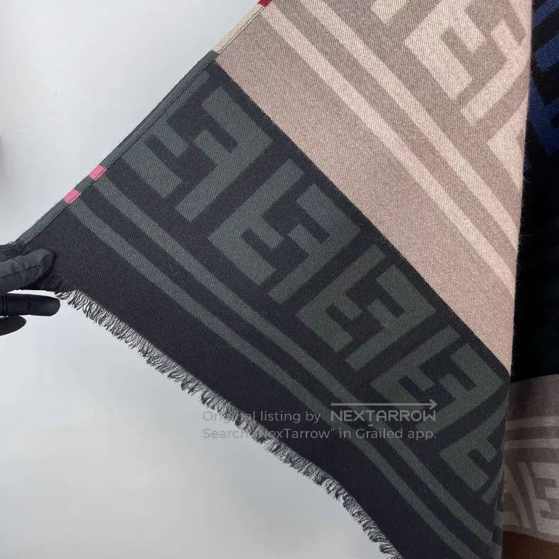 Fendi Fendi size 140＊140 Double-sided color-block cashmere scarf Size ONE SIZE - 7 Thumbnail