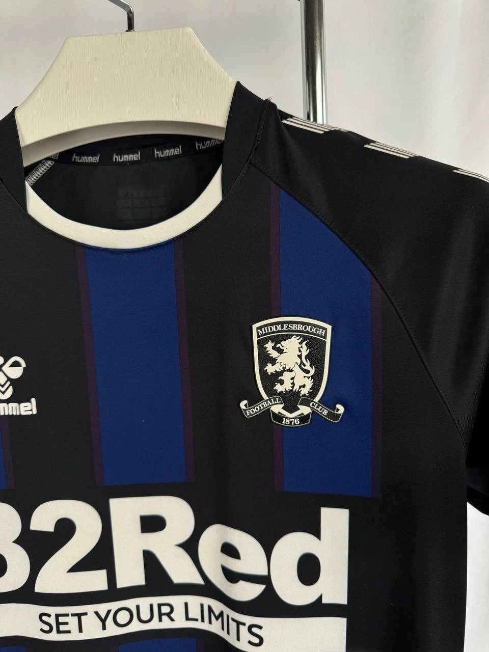 Hummel Hummel Middlesbrough Away Jersey 22/23 Black Blue Size US L / EU 52-54 / 3 - 5 Thumbnail