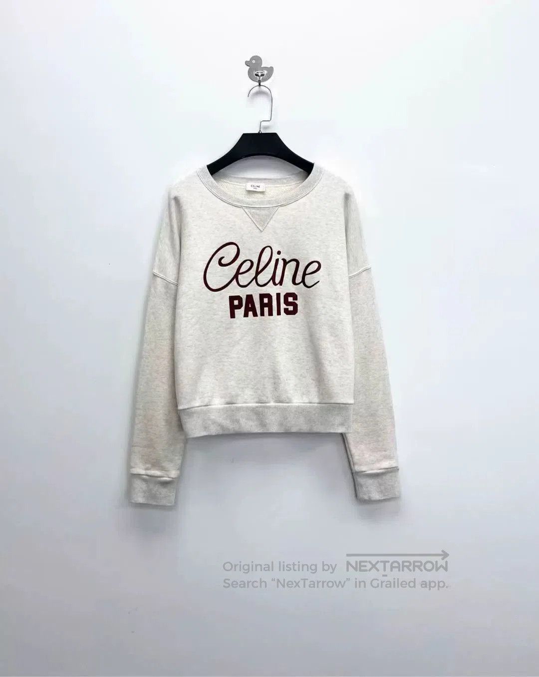 celine logo short sweatshirt in light gray.