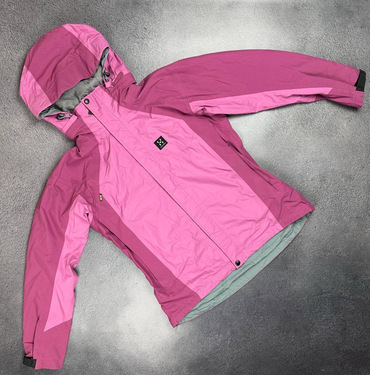 Haglofs Haglofs Gore Tex Outdoor Waterproof Jacket Size M Size M / US 6-8 / IT 42-44 - 1 Thumbnail
