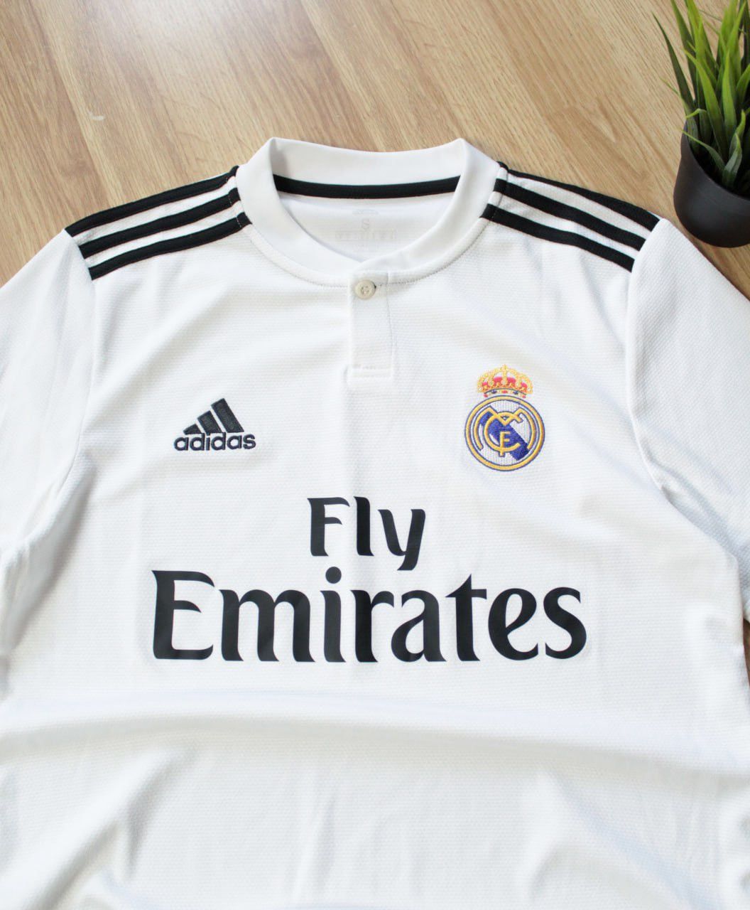 Adidas 🔥 Adidas Real Madrid 2018 White Home Jersey Shirt Size US S / EU 44-46 / 1 - 2 Thumbnail