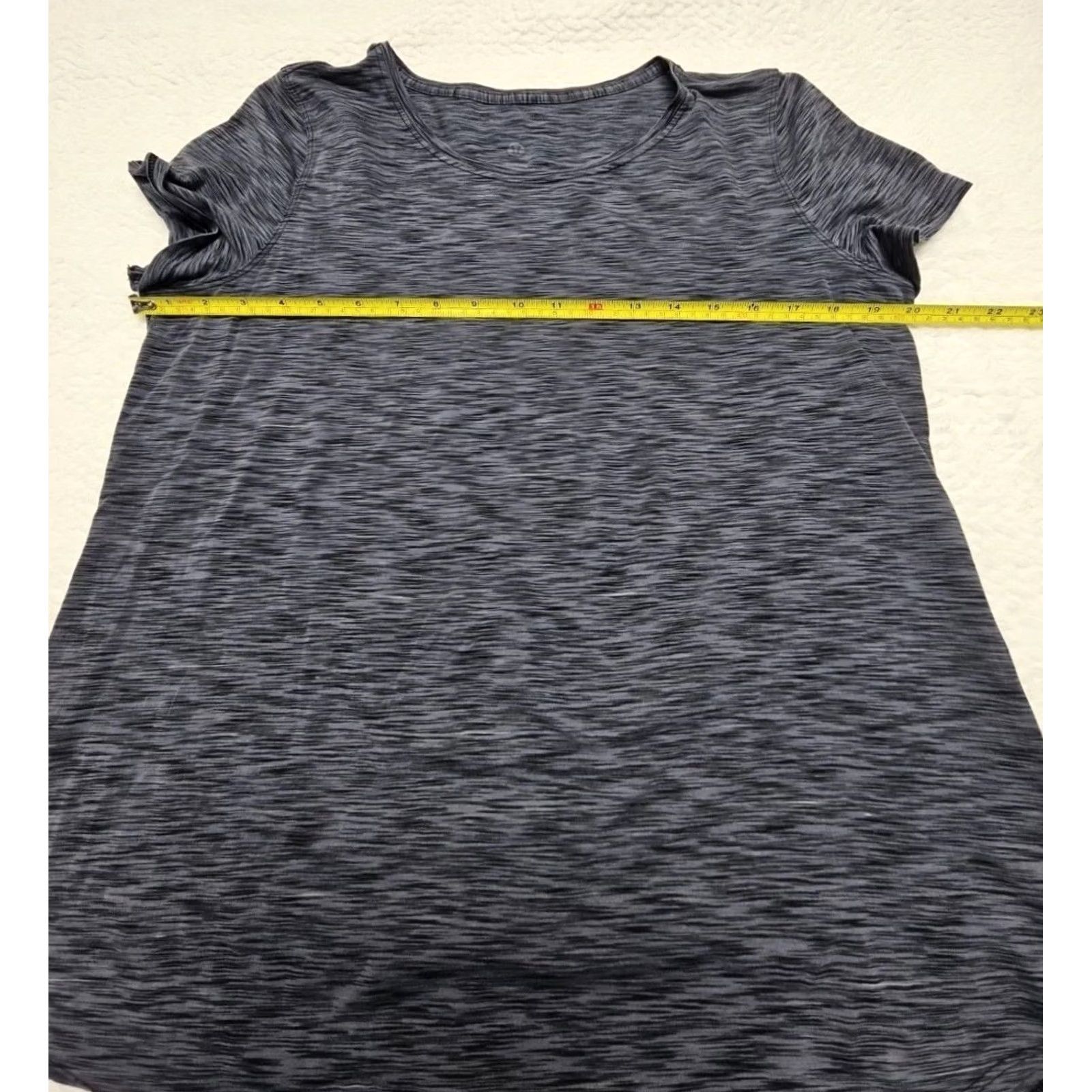 Lululemon Lululemon Scoop Neck Tee Women’s Active Shirt Size 8 Heather Dark Gray Crew Neck Basic Casual Women Activewear Yoga Running Gym Training Shirt Size M / US 6-8 / IT 42-44 - 4 Thumbnail