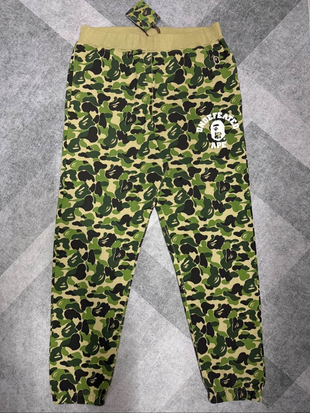 Bape A Bathing Ape x Undefeated Camo Sweatpants Size L Size US 34 / EU 50 - 1 Thumbnail