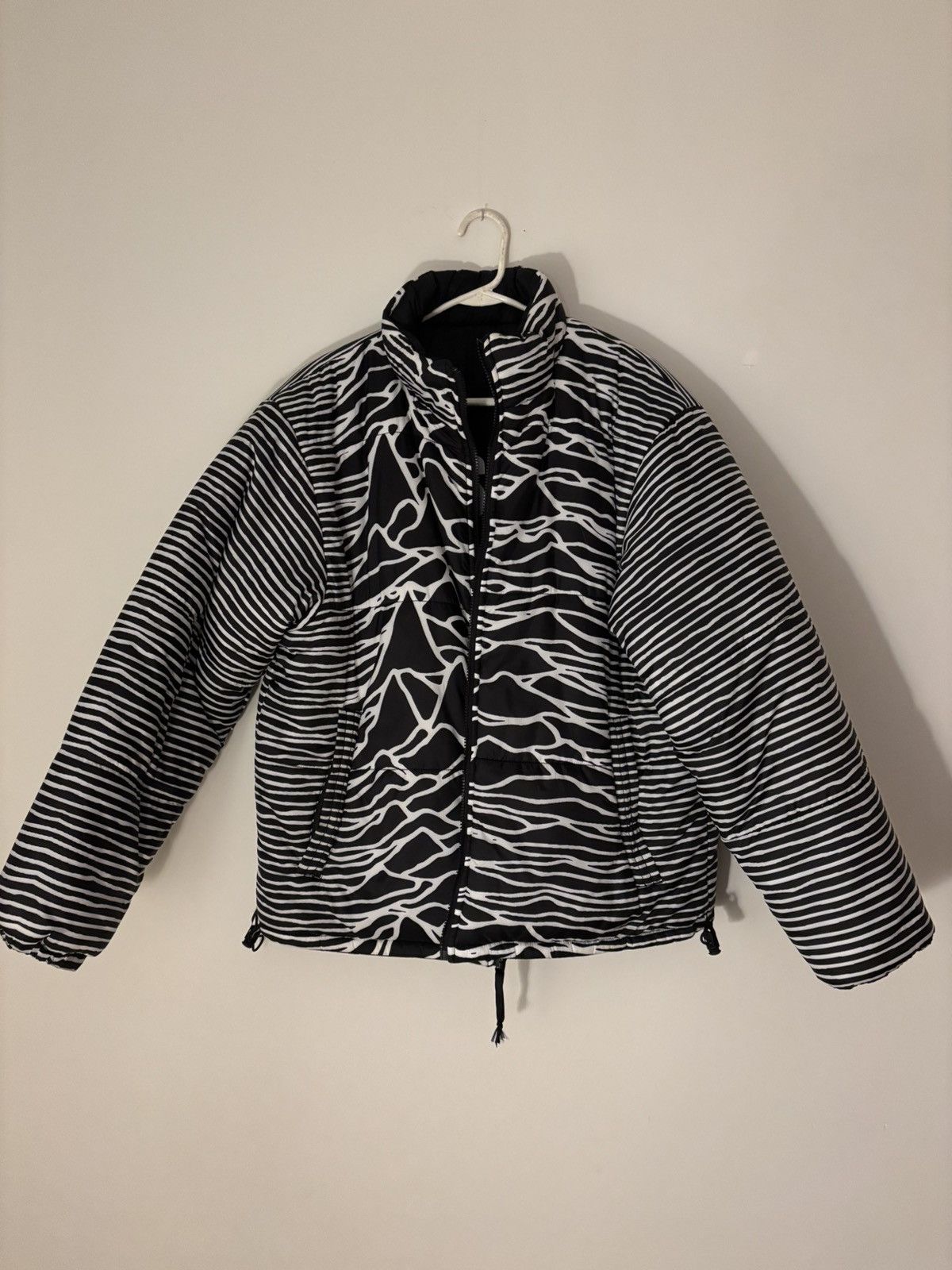 Joy Division × Pleasures PLEASURES X JOY DIVISION REVERSIBLE PUFFER COAT Size US L / EU 52-54 / 3 - 1 Thumbnail
