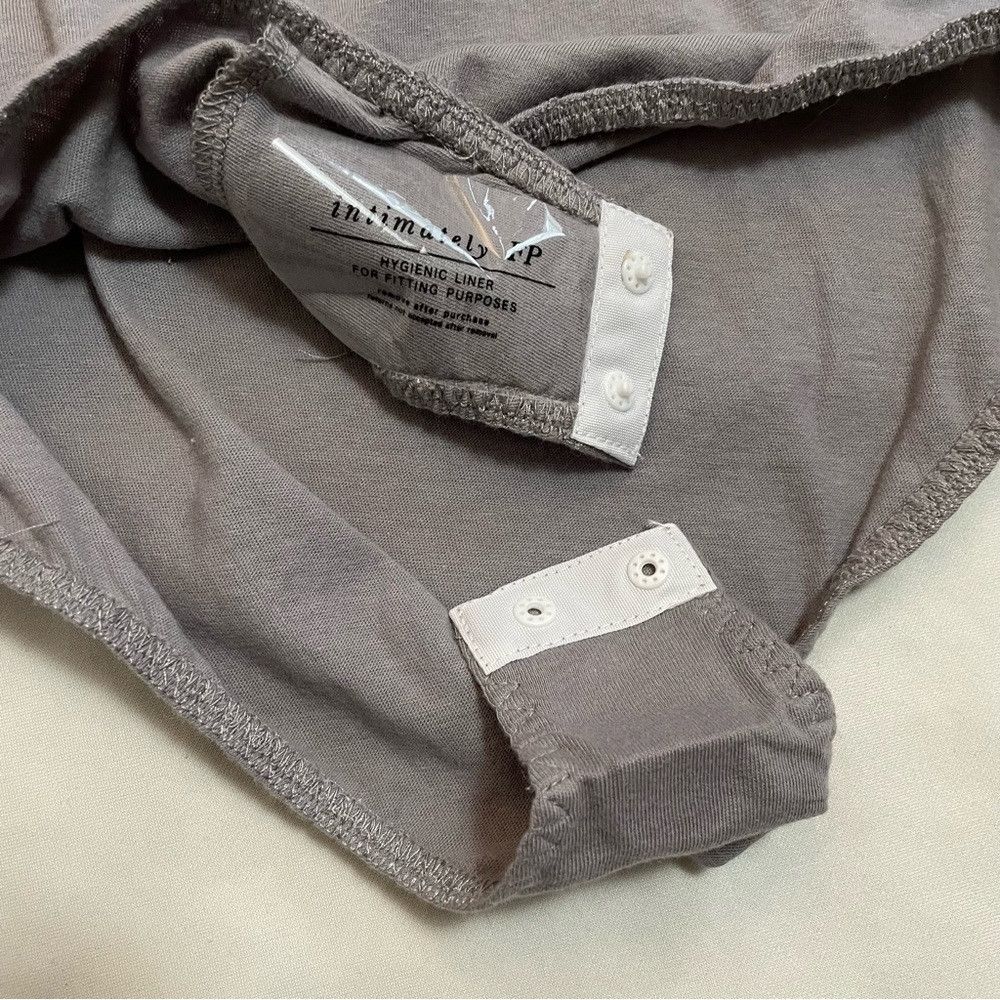 Free People NWT New $78 Free People Go-To Graphic Grey Bodysuit Size S Size S / US 4 / IT 40 - 9 Thumbnail